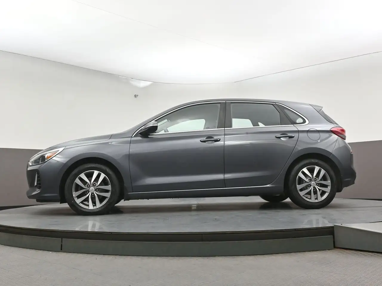 Hyundai ELANTRA photo Hyundai ELANTRA