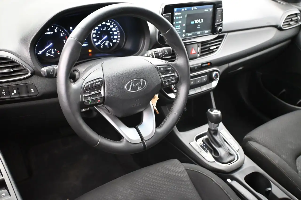 Hyundai ELANTRA photo Hyundai ELANTRA