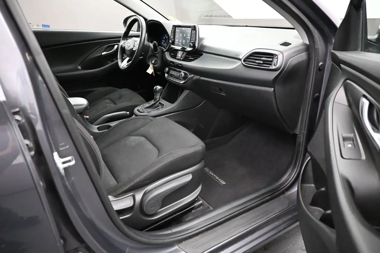 Hyundai ELANTRA photo Hyundai ELANTRA