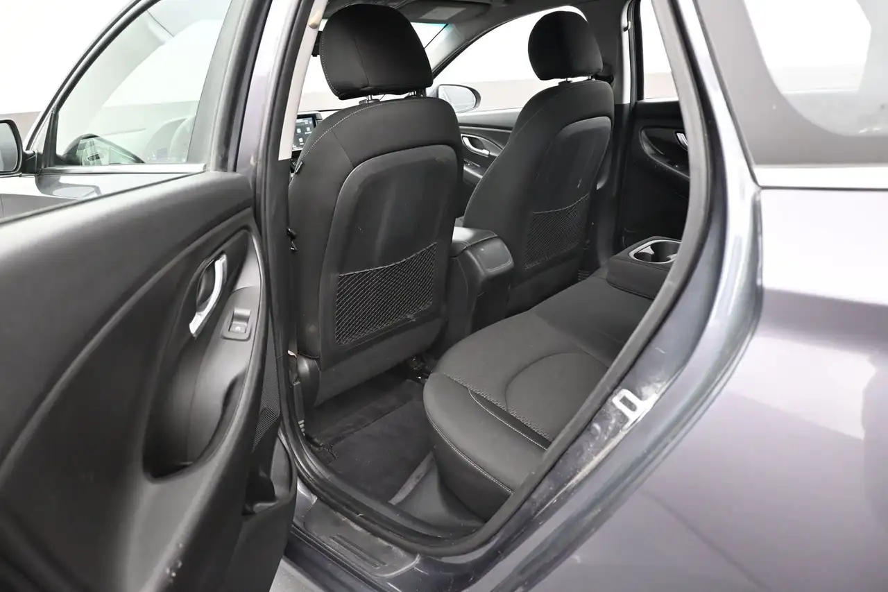 Hyundai ELANTRA photo Hyundai ELANTRA
