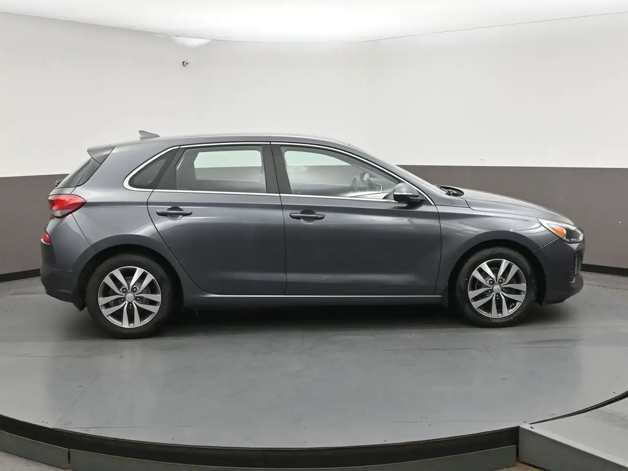 Hyundai ELANTRA photo Hyundai ELANTRA