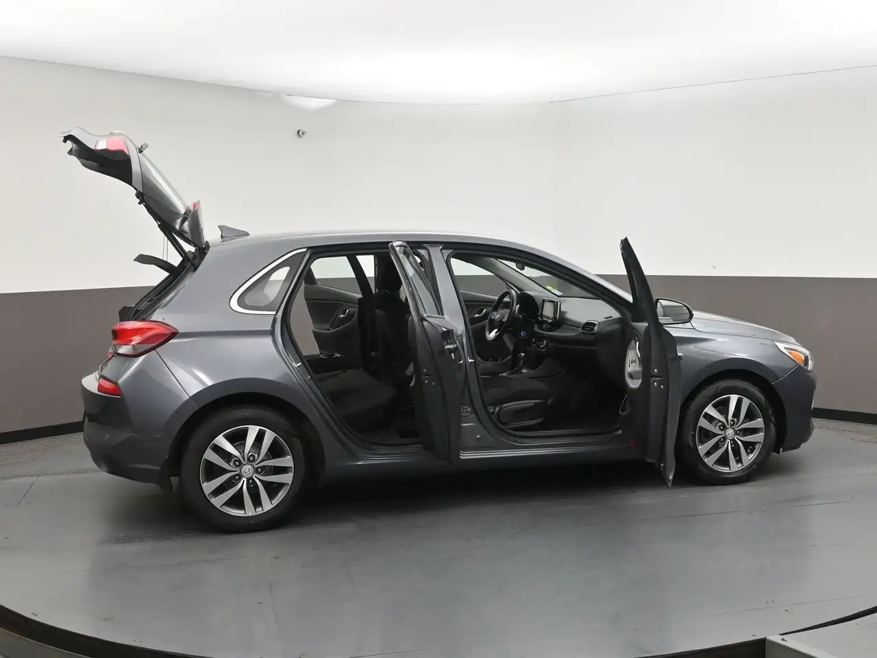 Hyundai ELANTRA photo Hyundai ELANTRA