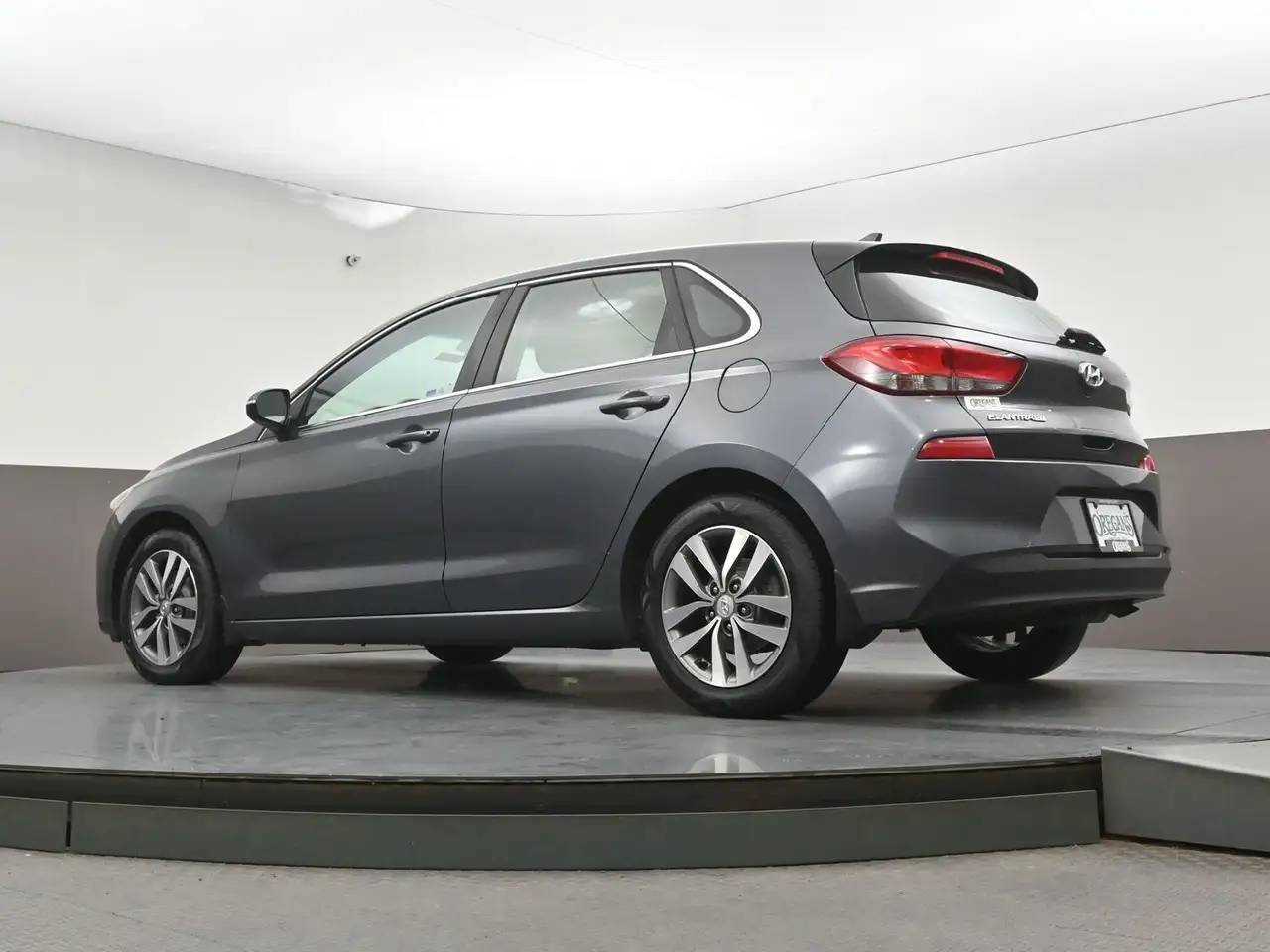 Hyundai ELANTRA photo Hyundai ELANTRA