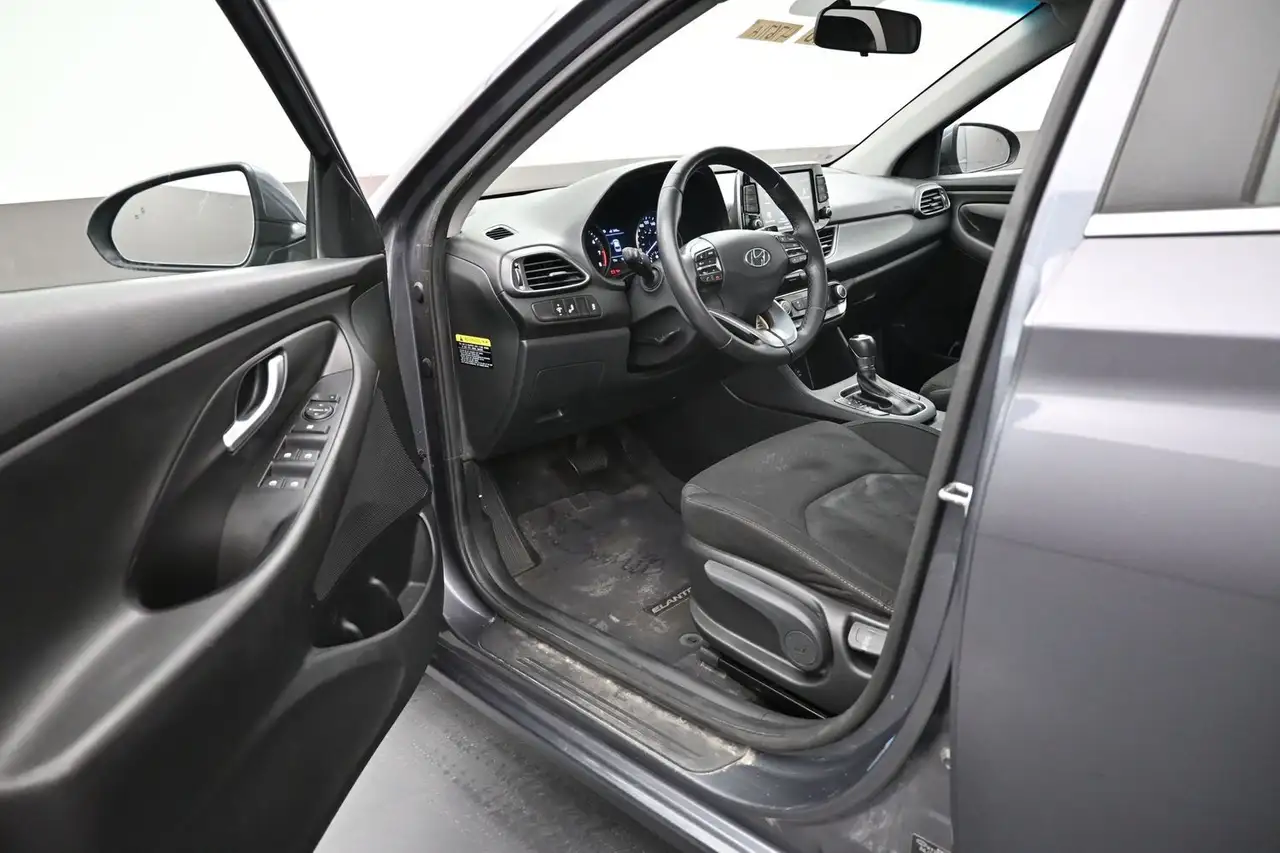 Hyundai ELANTRA photo Hyundai ELANTRA