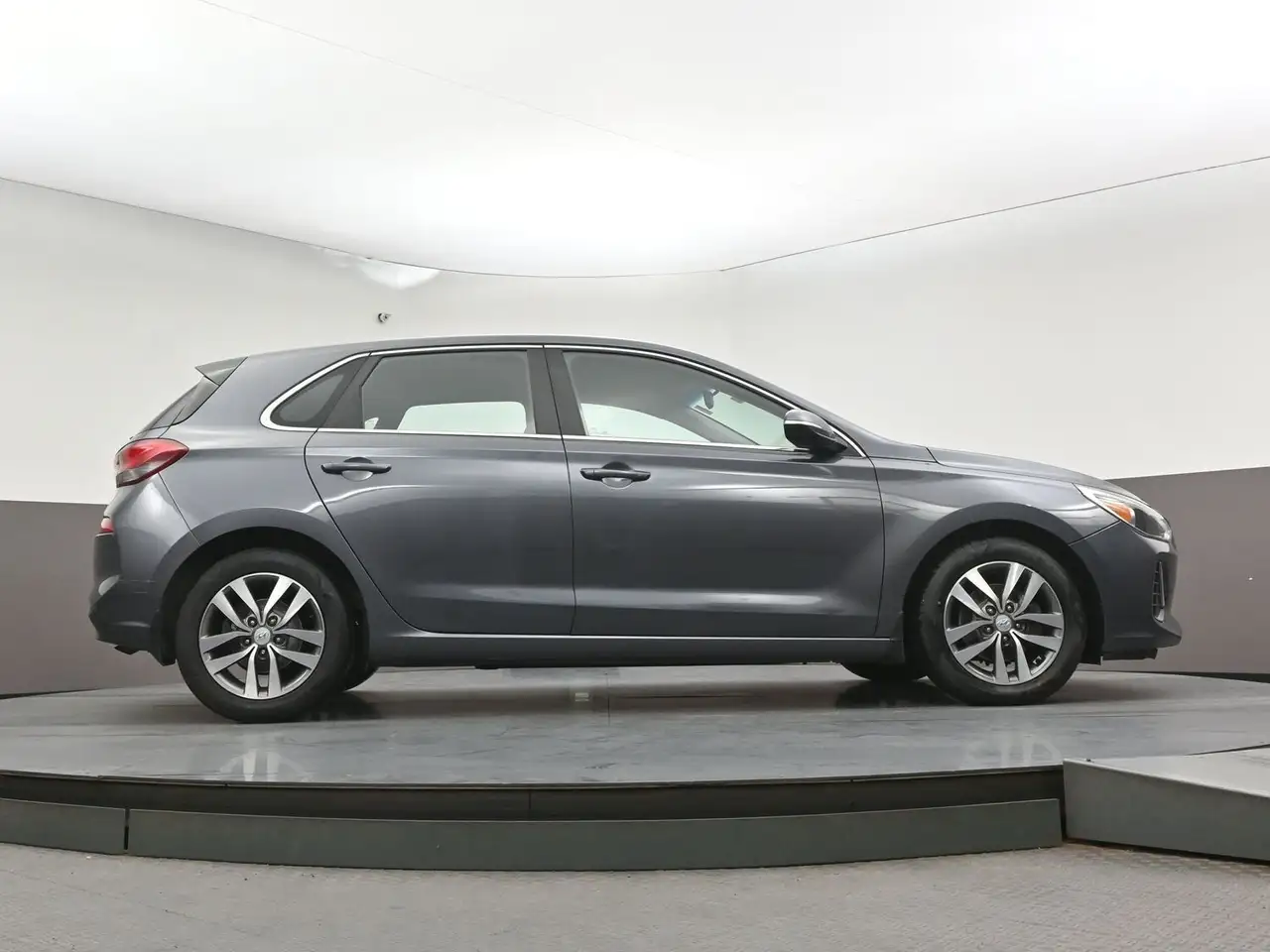Hyundai ELANTRA photo Hyundai ELANTRA
