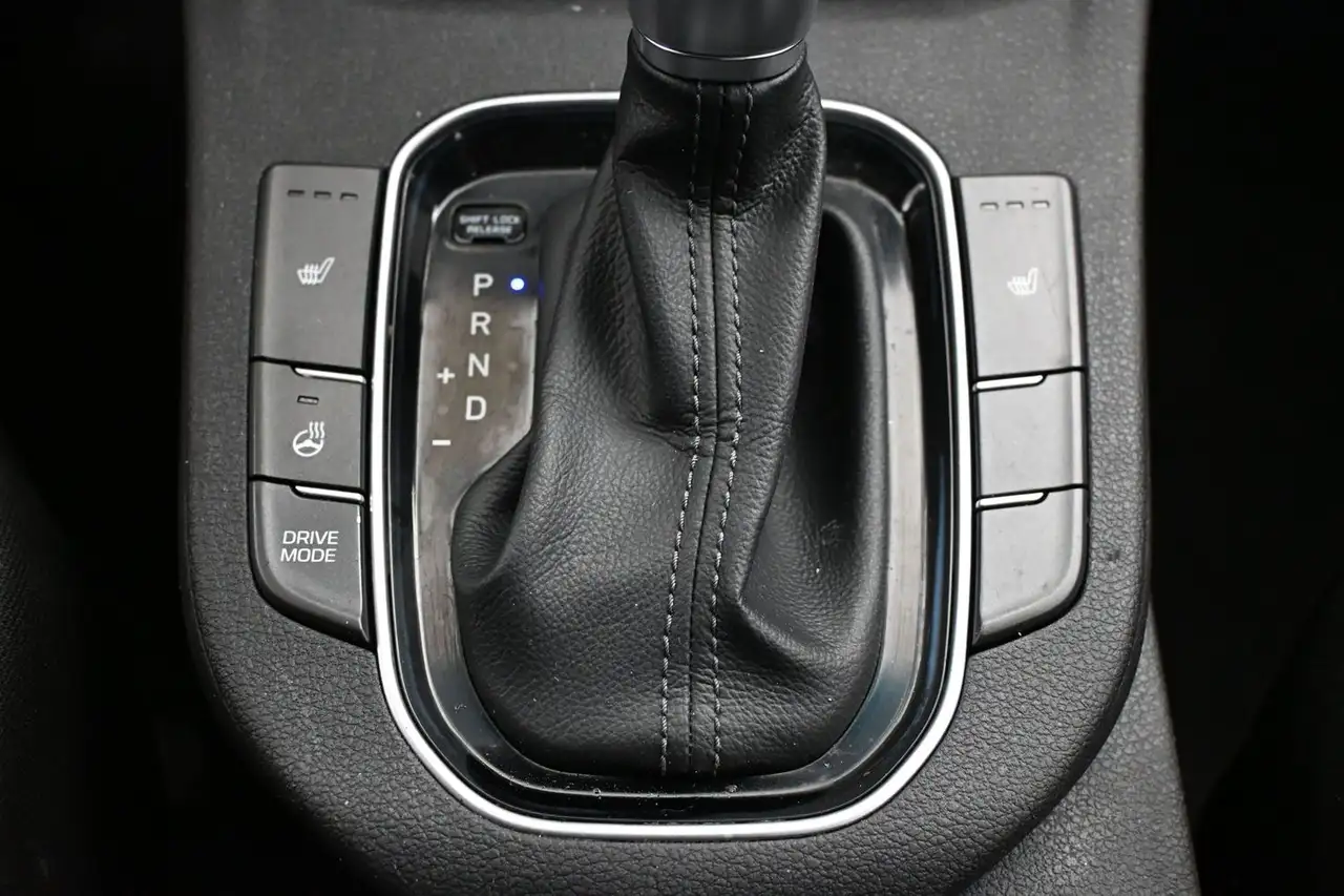 Hyundai ELANTRA photo Hyundai ELANTRA