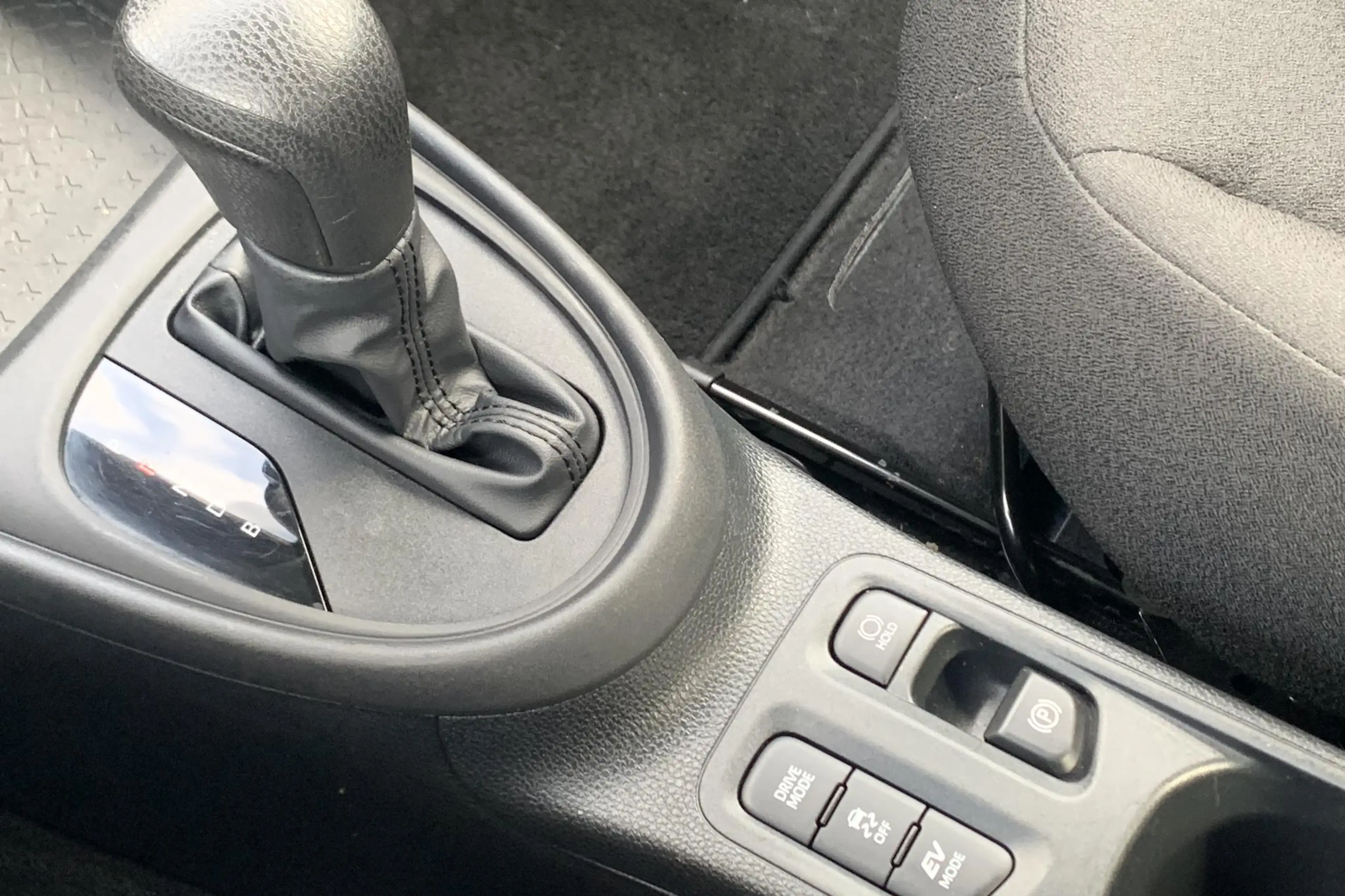 Toyota Aygo X Hybrid 115 play Camera / Apple Carplay / Android A — photo 15