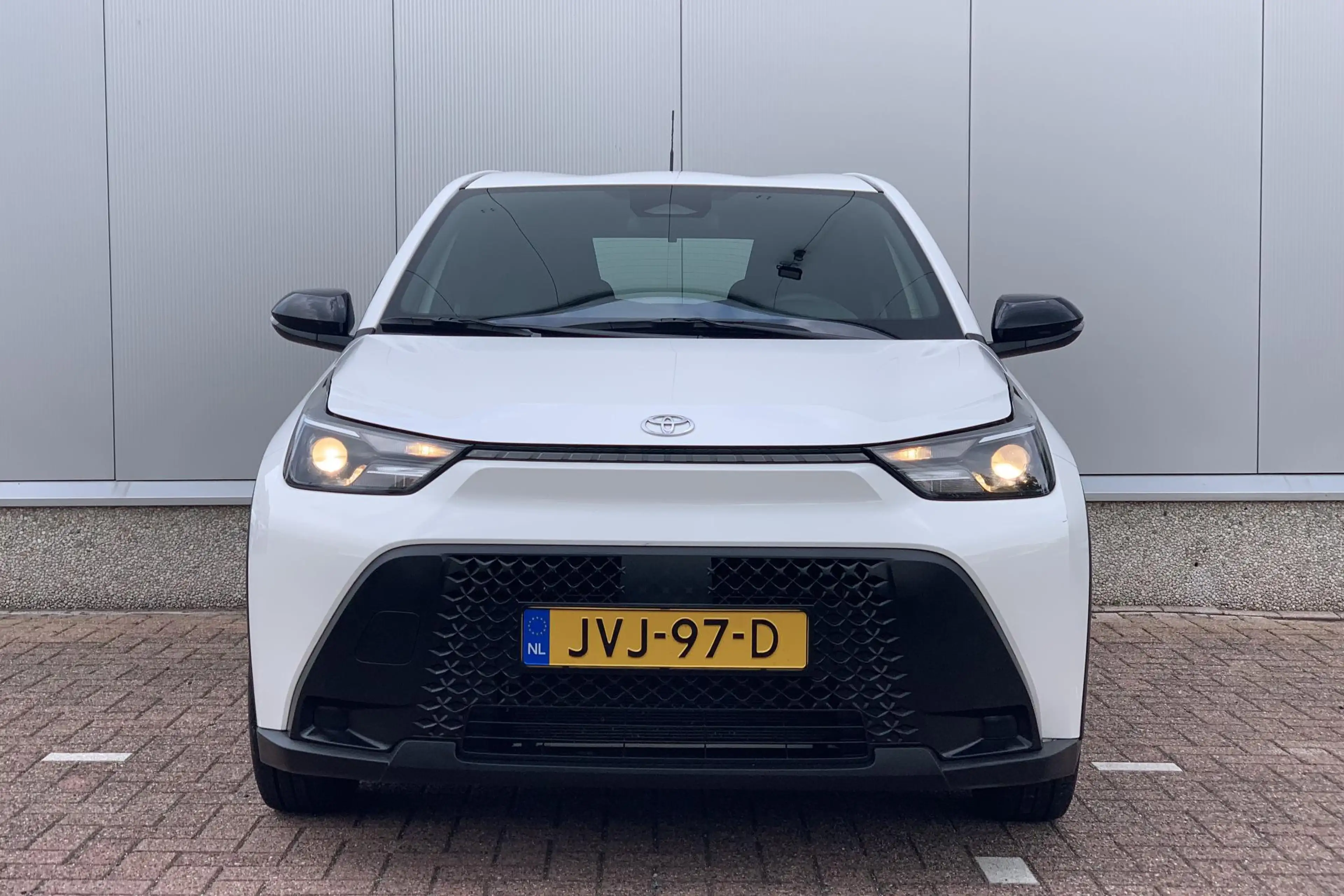 Toyota Aygo X Hybrid 115 play Camera / Apple Carplay / Android A — photo 3