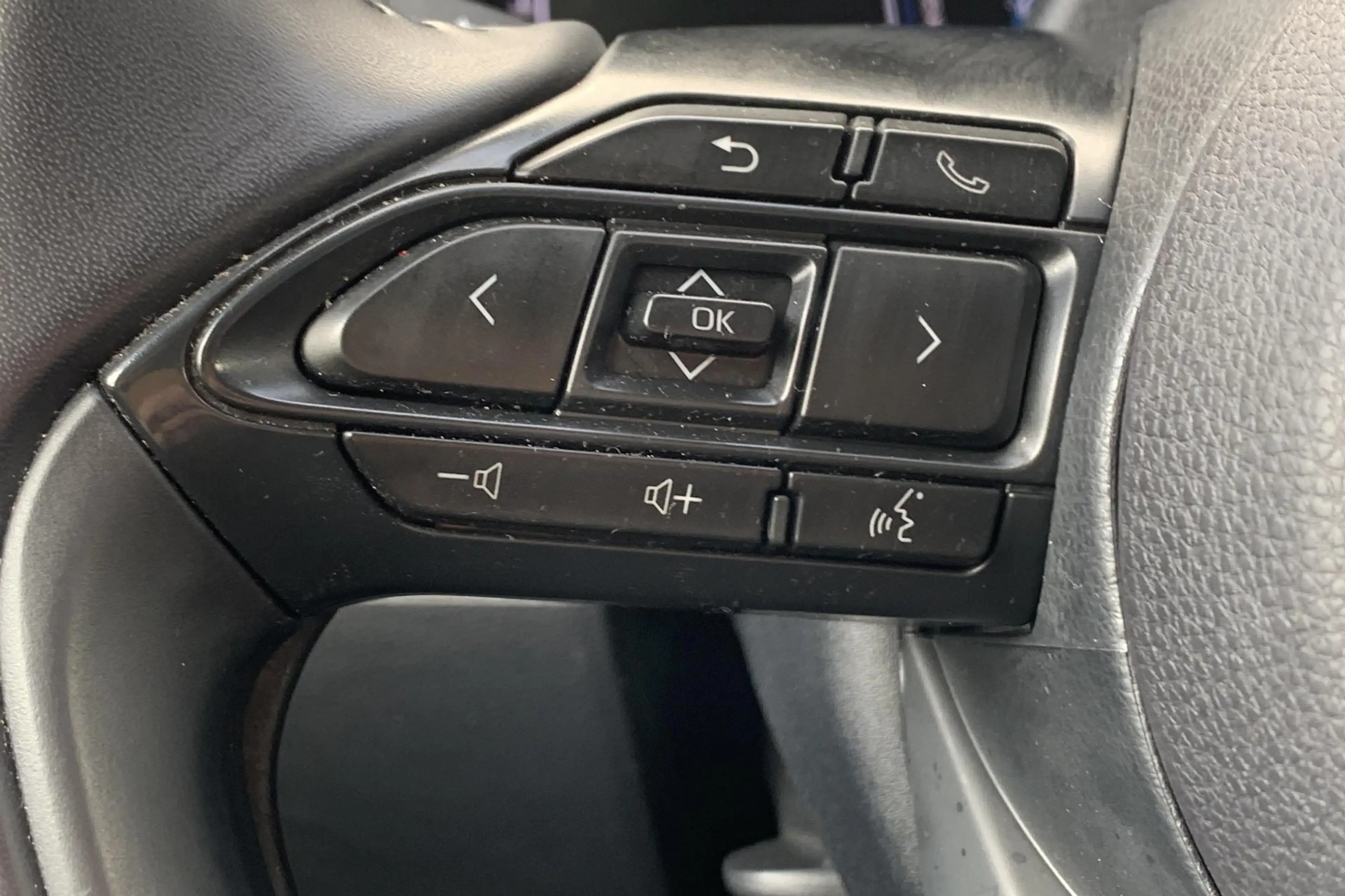 Toyota Aygo X Hybrid 115 play Camera / Apple Carplay / Android A — photo 9