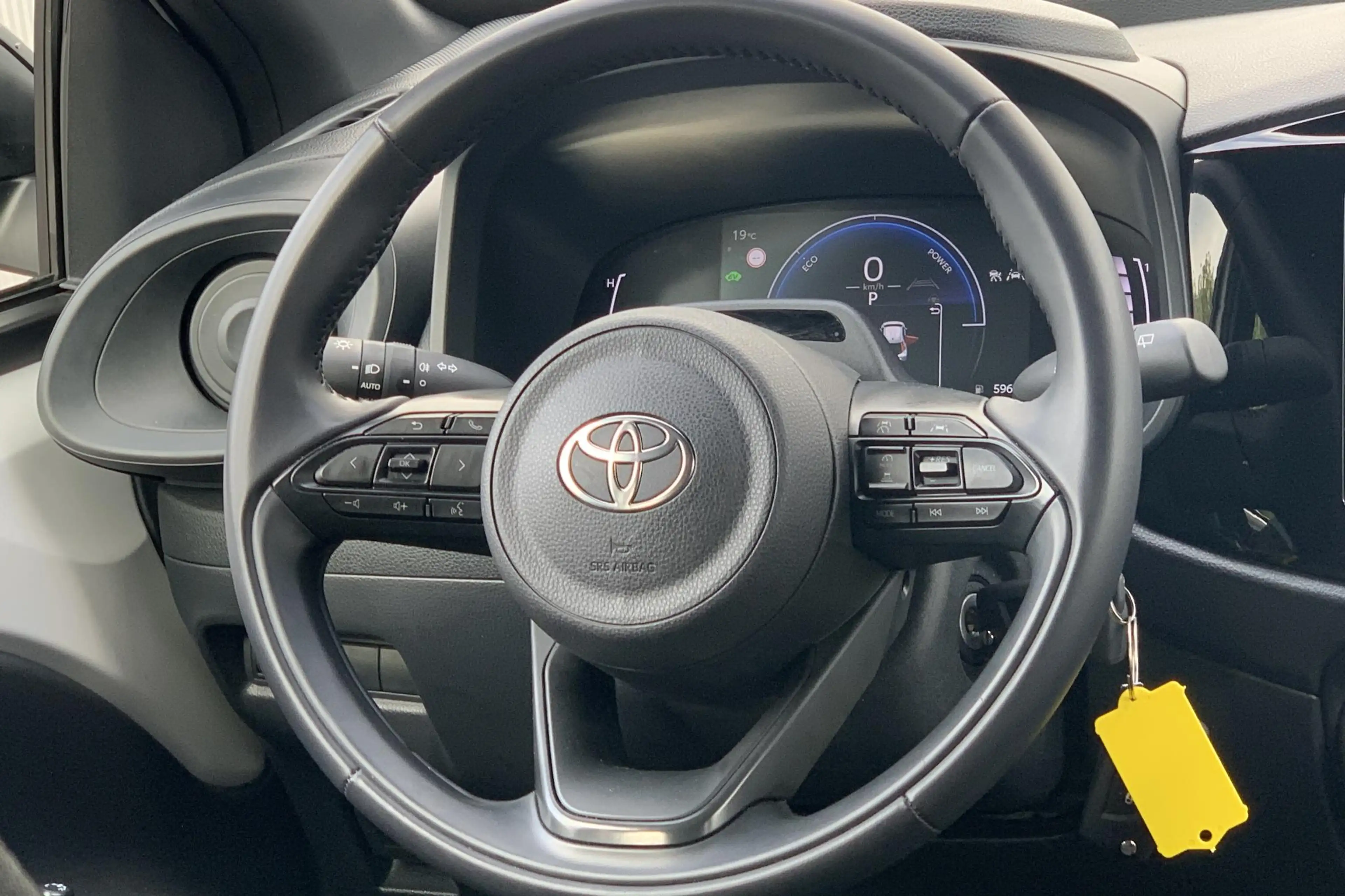 Toyota Aygo X Hybrid 115 play Camera / Apple Carplay / Android A — photo 8