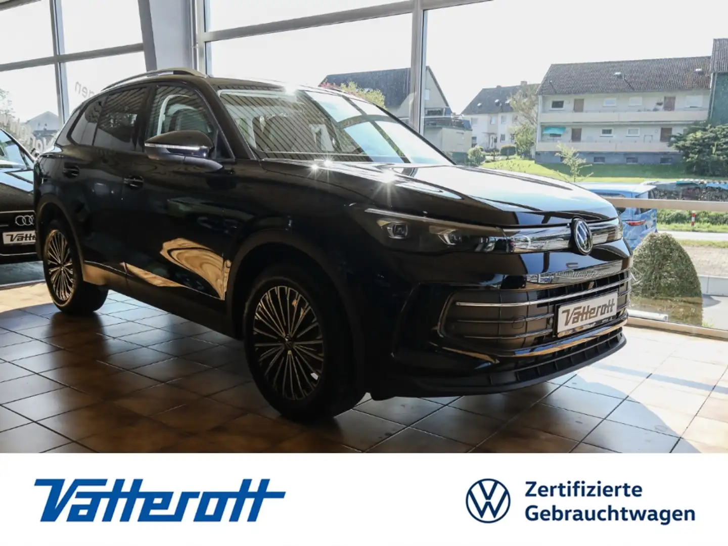 Volkswagen Tiguan 1.5 eTSI DSG Life Navi AHK IQ.Light Schwarz - 1