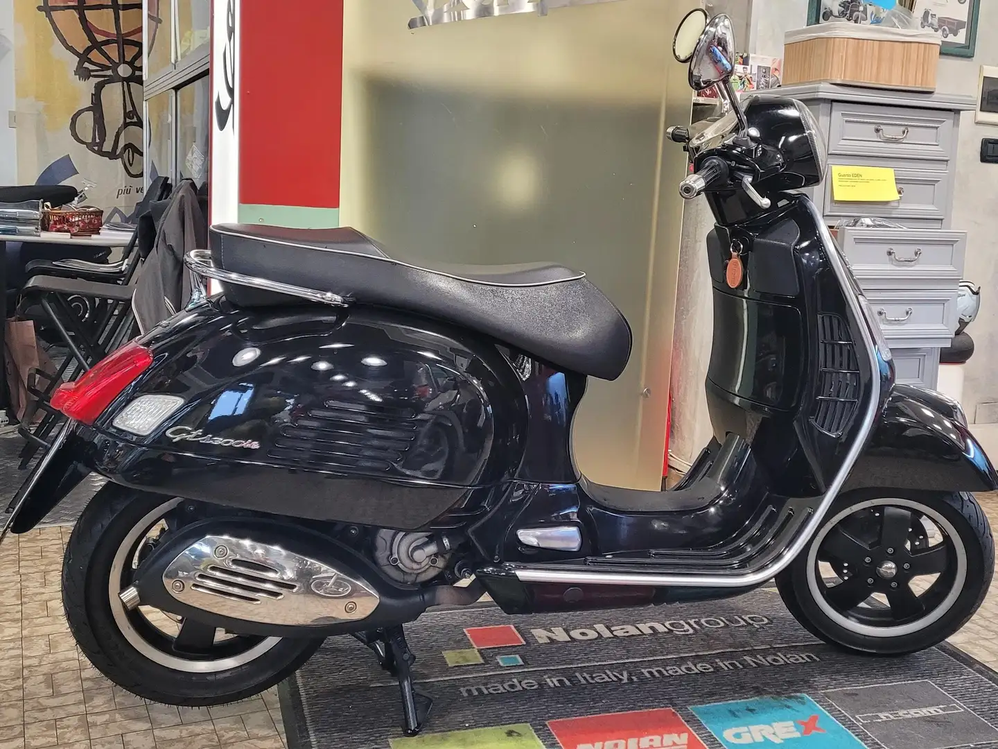 Vespa GTS Super 300 Nero - 1