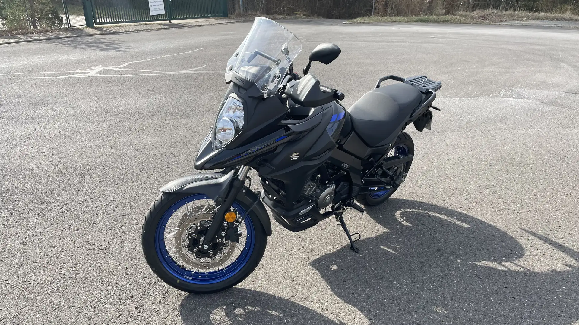Suzuki V-Strom 650 XT Negru - 1