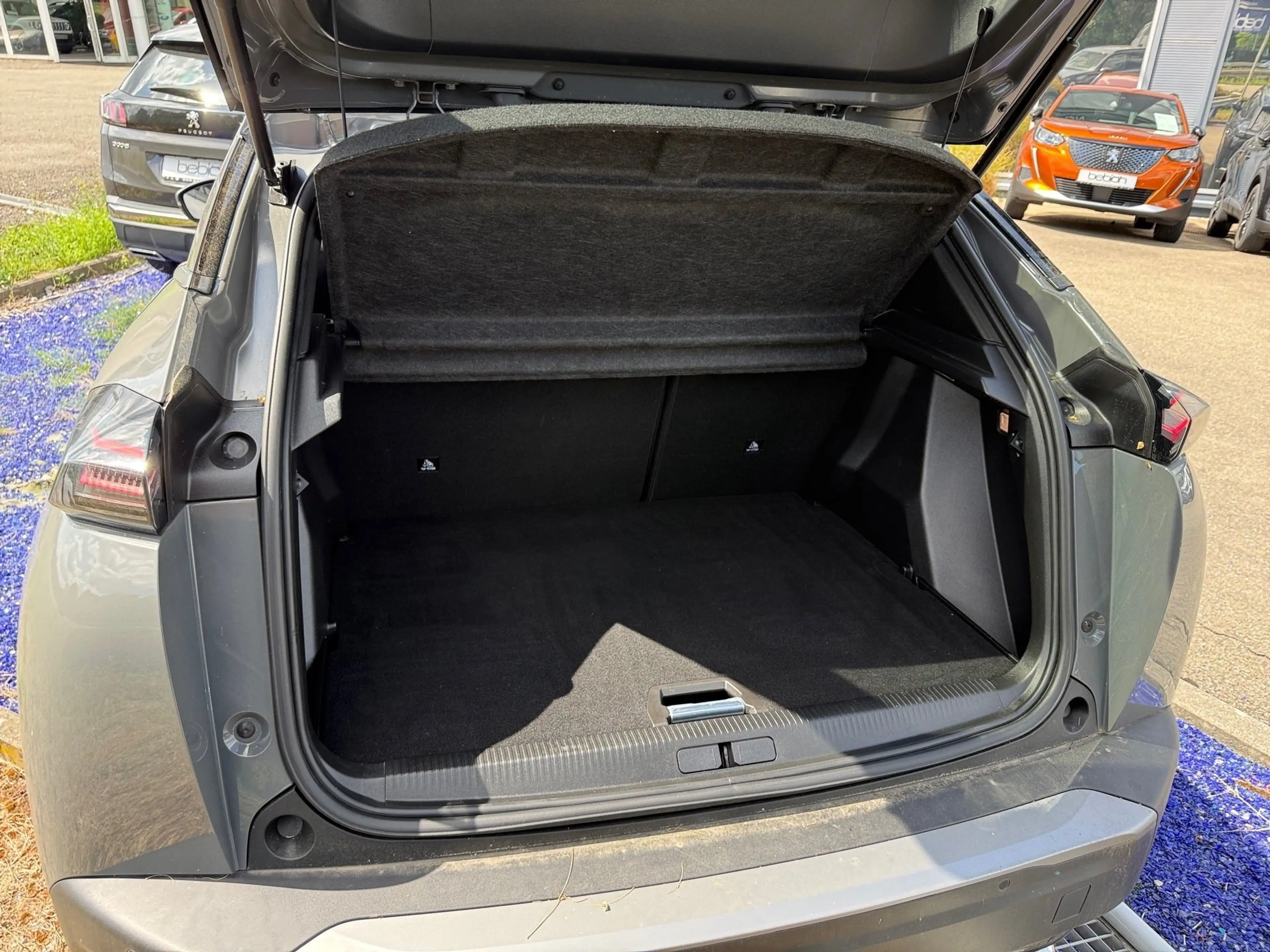 Peugeot 2008 1.2 PureTech 130 Allure LED PDC KlimaA AUT — photo 12