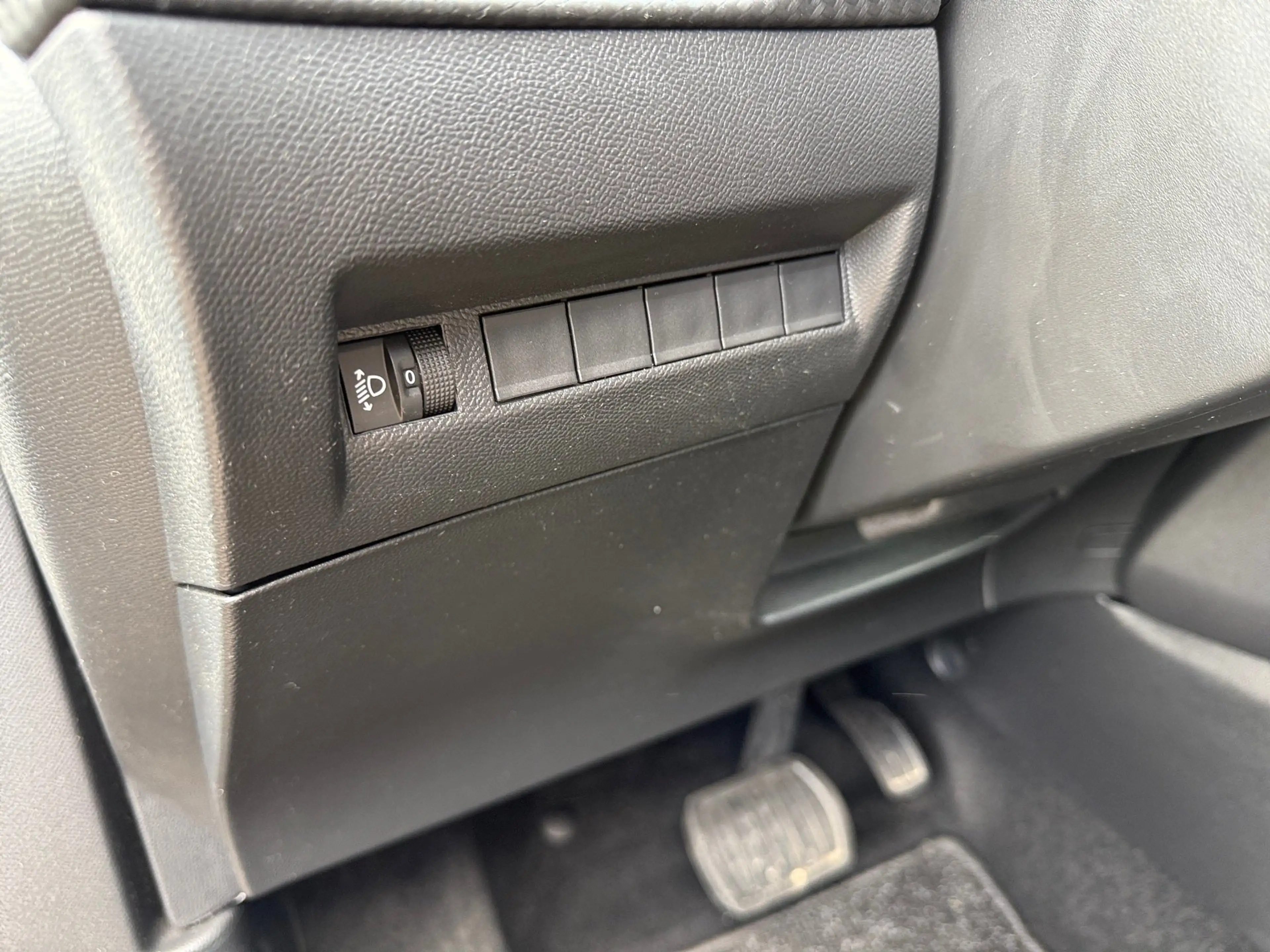 Peugeot 2008 1.2 PureTech 130 Allure LED PDC KlimaA AUT — photo 7