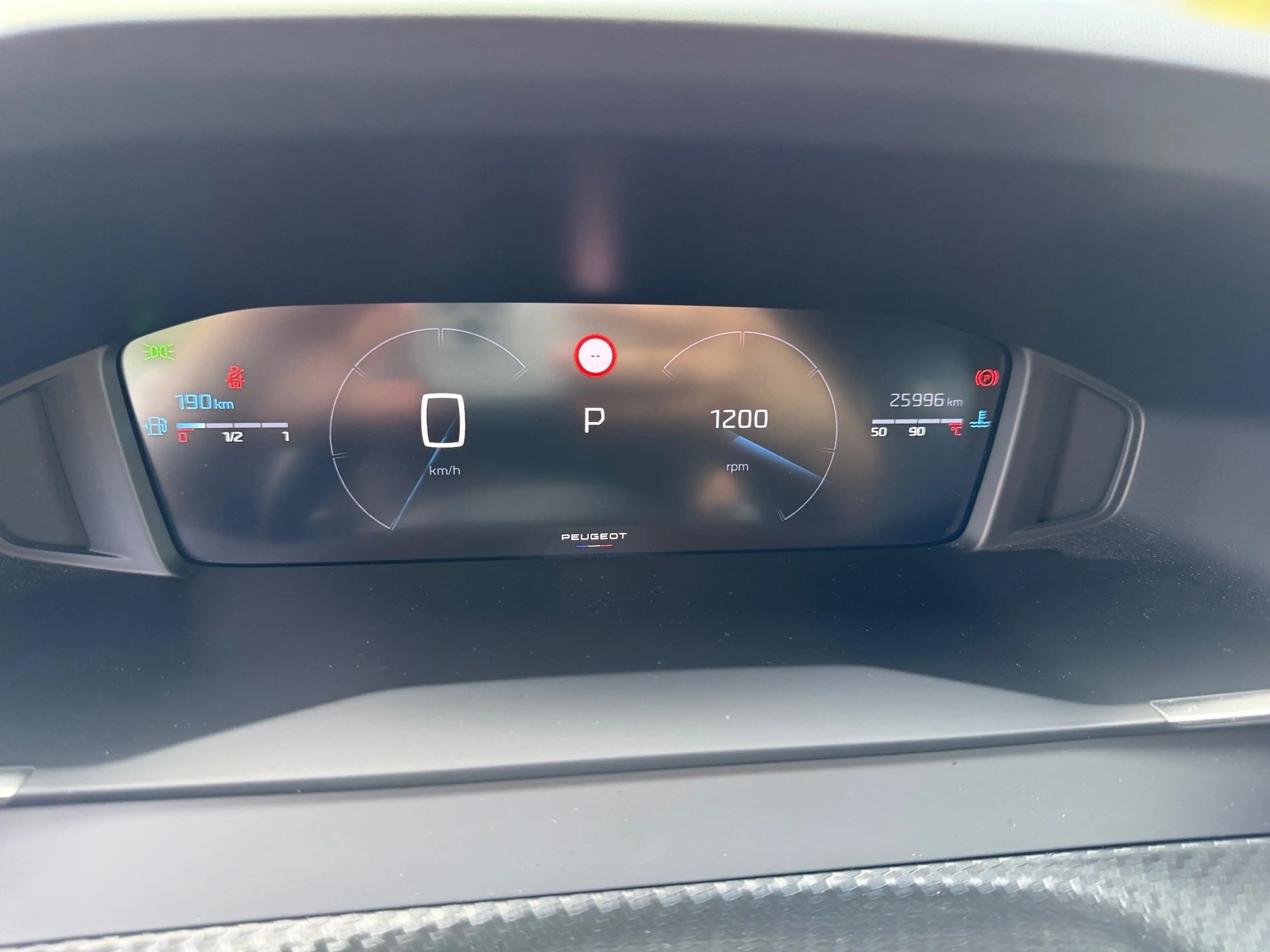 Peugeot 2008 1.2 PureTech 130 Allure LED PDC KlimaA AUT — photo 5