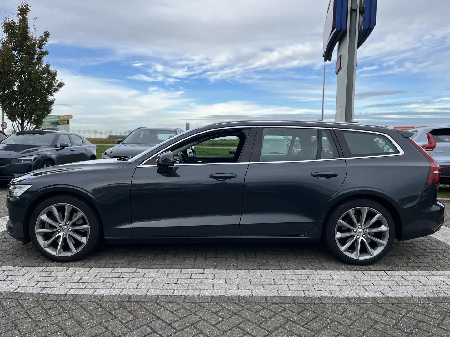 Volvo V60 T5 Momentum Gris - 2
