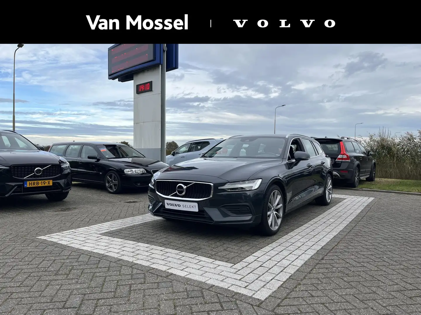 Volvo V60 T5 Momentum Gris - 1