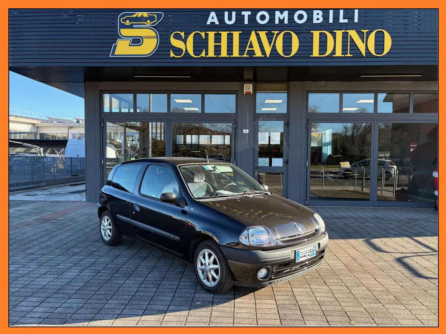 Renault Clio 1.2 RXE ONE & ONE Schwarz - 1