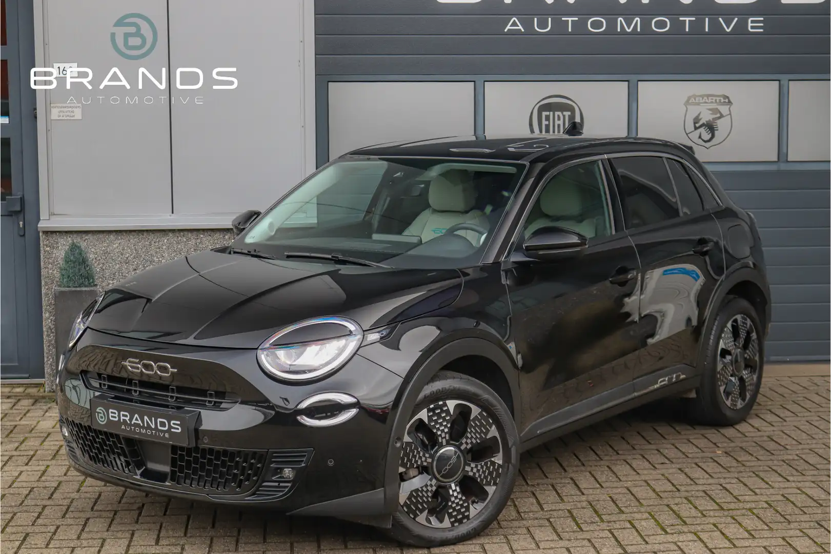 Fiat 600 1.2 Hybrid La Prima AUT Leder Elk achterklep Vol o Schwarz - 1