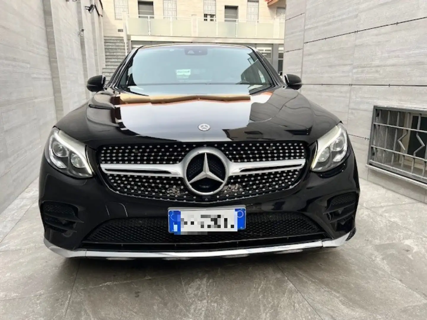 Mercedes-Benz GLC 350 e 4Matic Coupé Premium *AMG PACK* Černá - 2