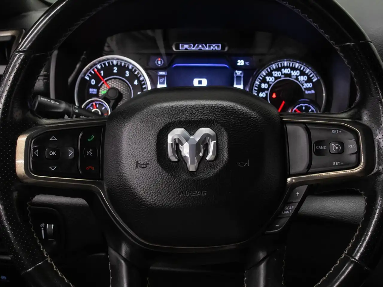 RAM 1500 снимка RAM 1500