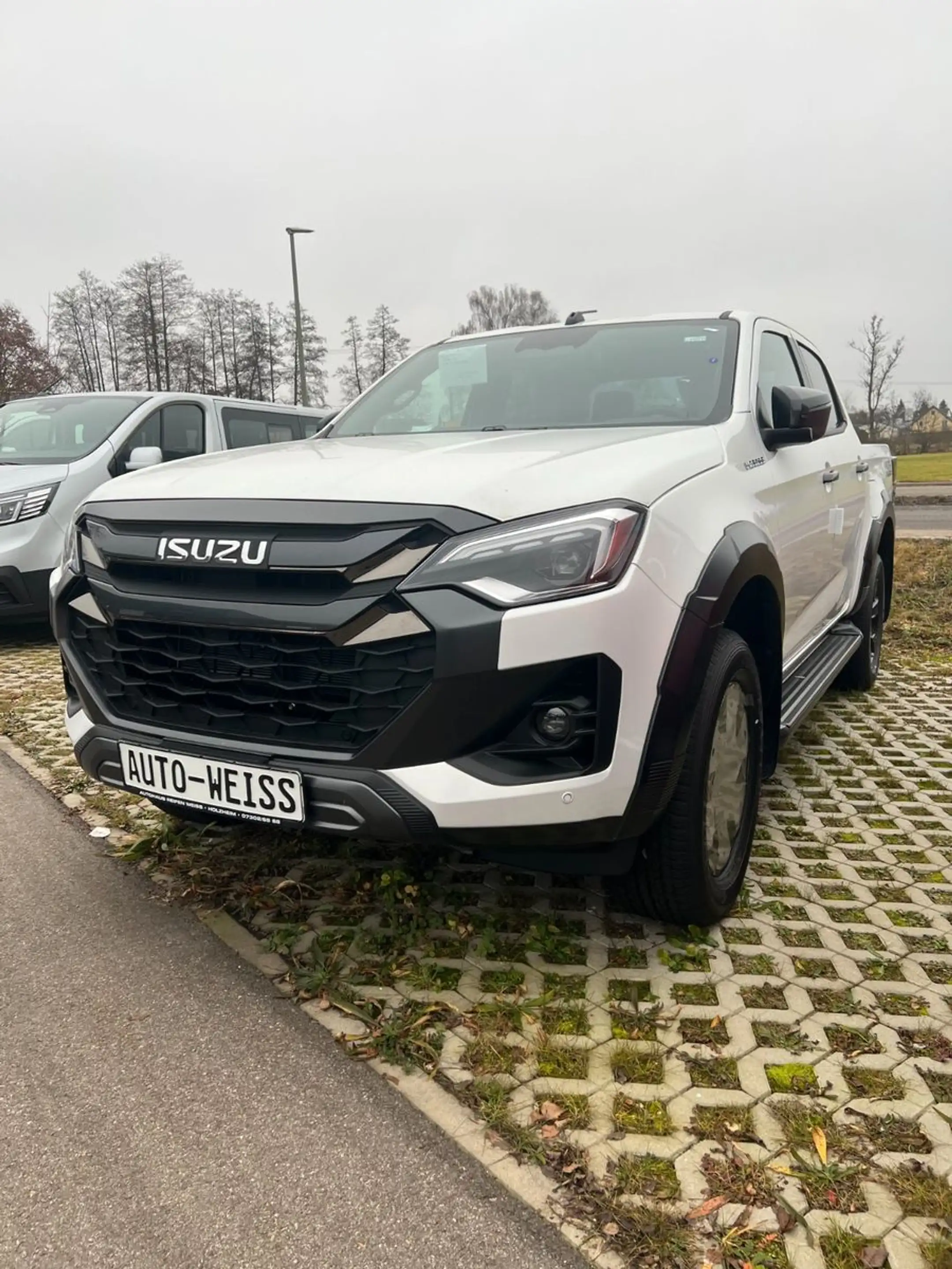 Isuzu D-Max V-Cross,Double Cab,neues Modell,RFK,AppleC — photo 4