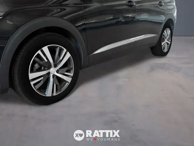 Peugeot 5008 view 4