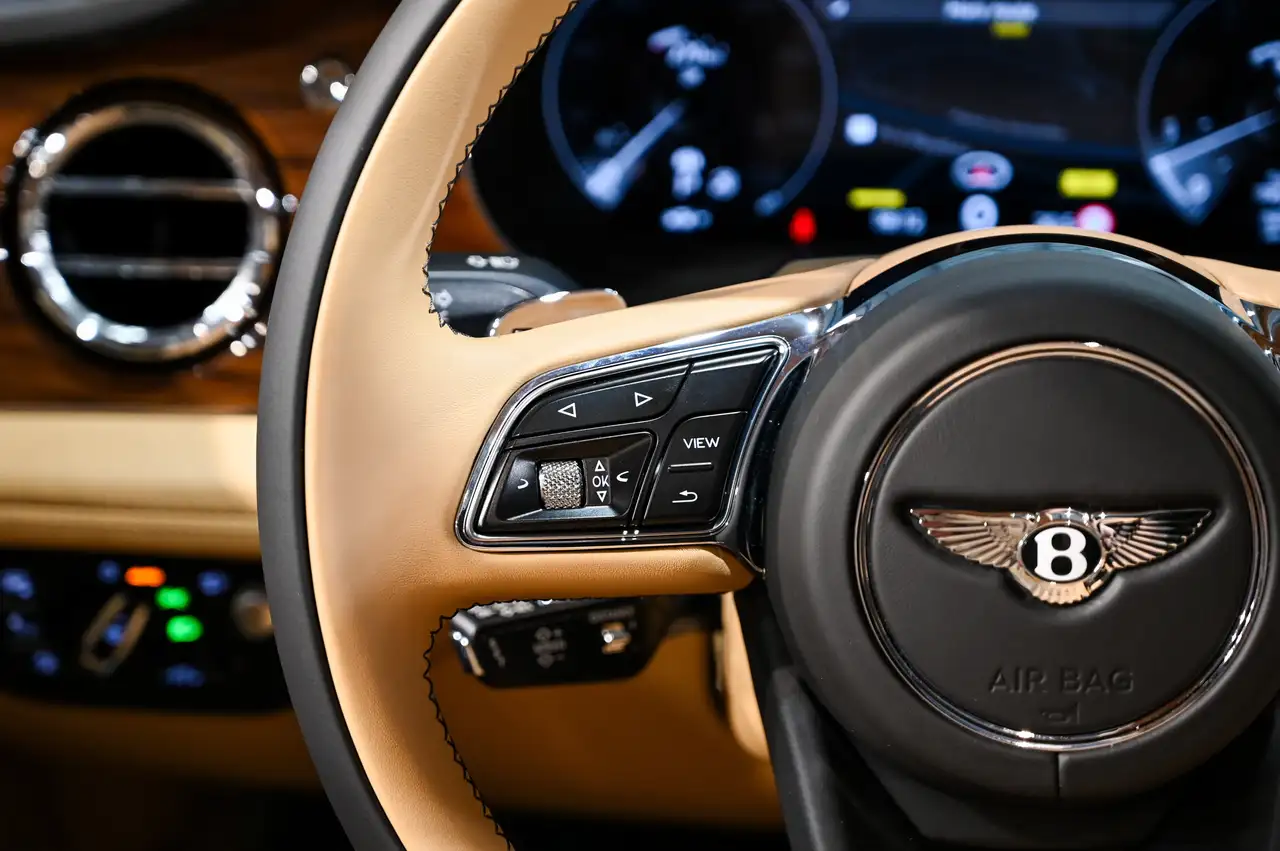 Bentley Bentayga 2024 — фото 10
