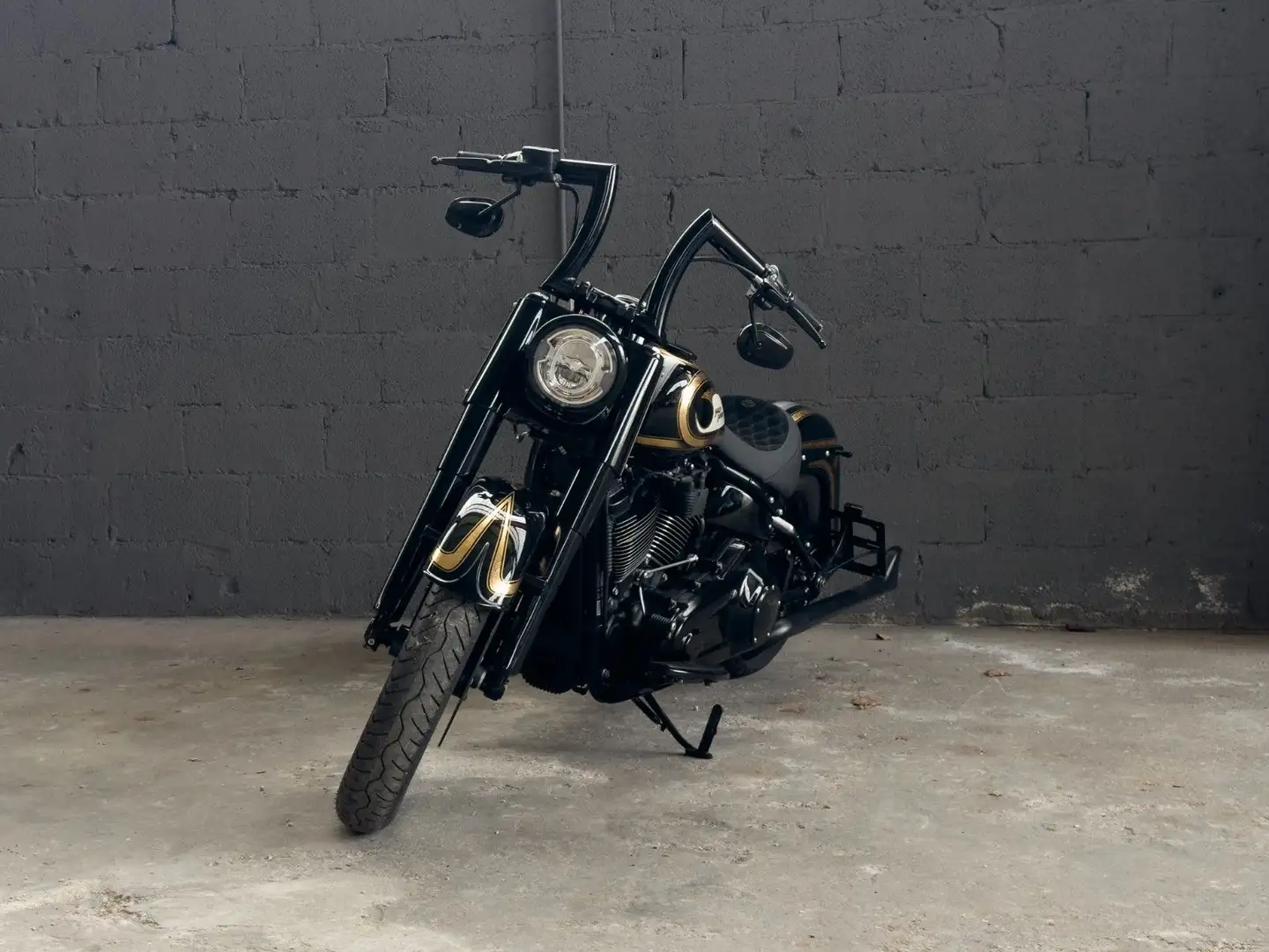 Harley-Davidson FLHC Heritage Classic 107ci * Chicano Style * Zwart - 2