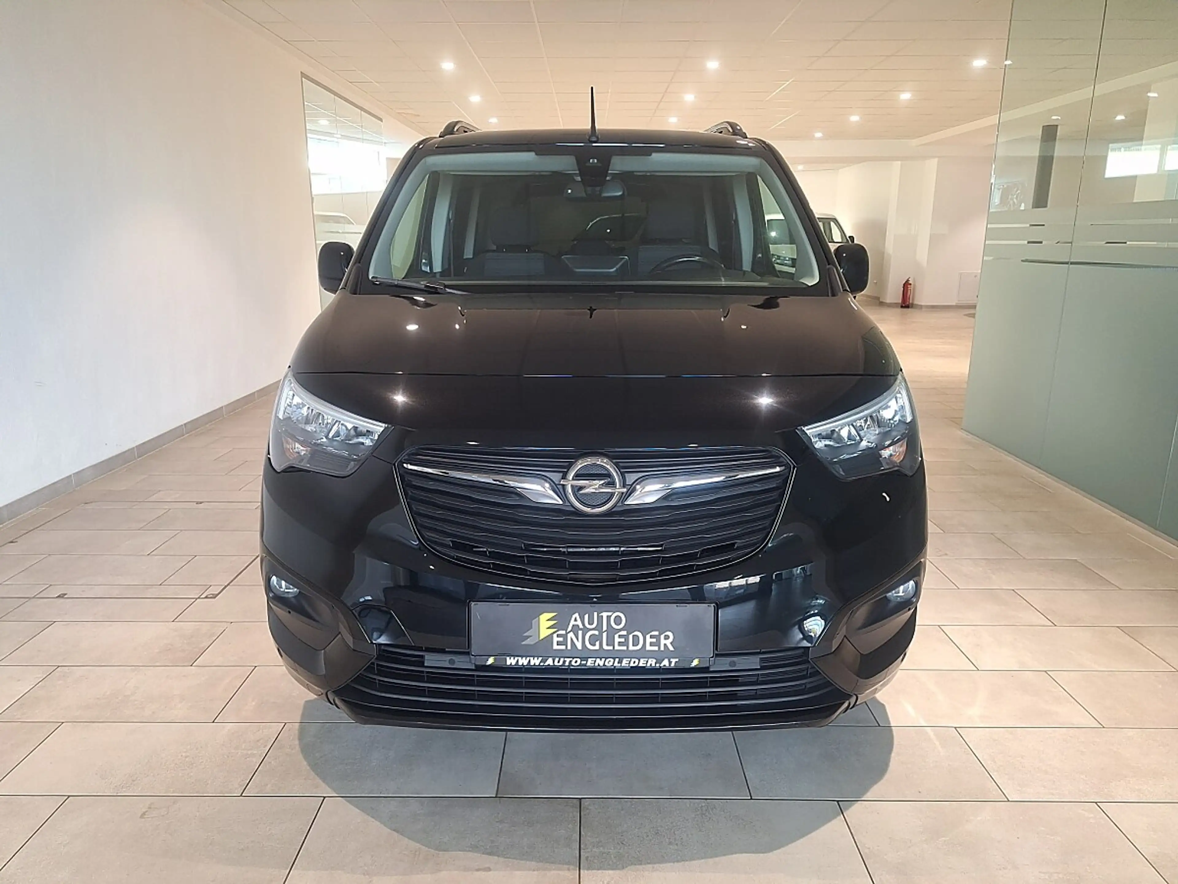 Opel Combo Life 1,2 Dir. Inj. Turbo L Ultimate S/S S. Aut. — photo 3