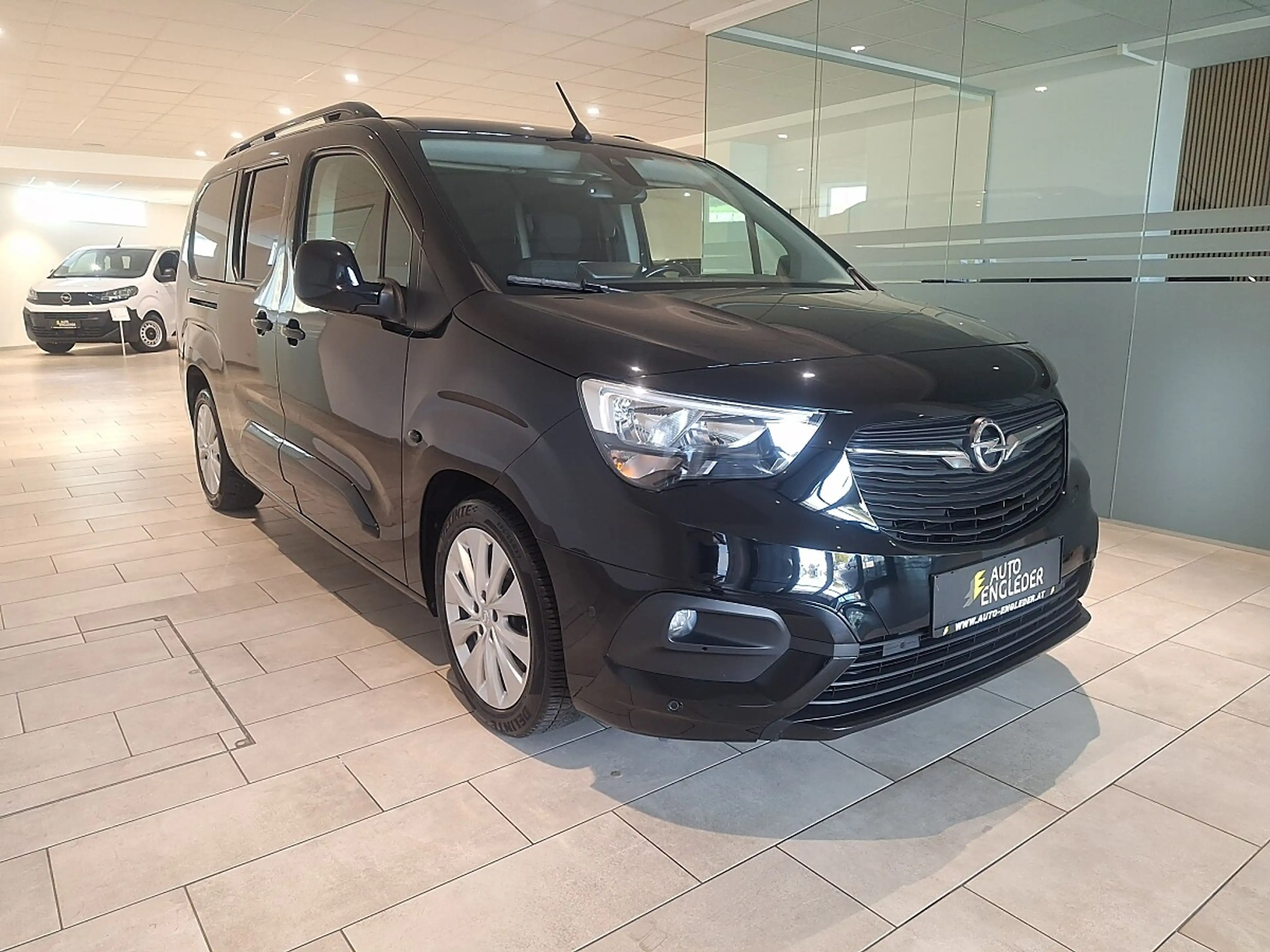 Opel Combo Life 1,2 Dir. Inj. Turbo L Ultimate S/S S. Aut. — photo 4