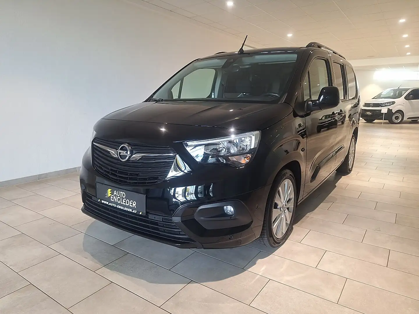 Opel Combo Life 1,2 Dir. Inj. Turbo XL Ultimate S/S S. Aut. Schwarz - 2