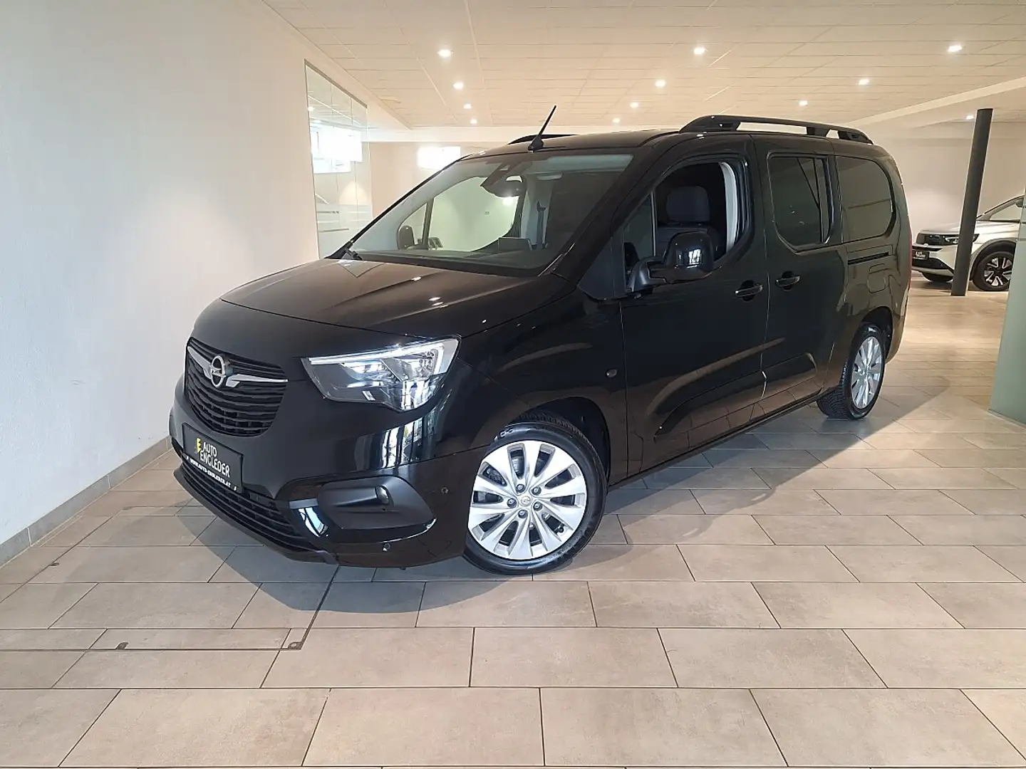 Opel Combo Life 1,2 Dir. Inj. Turbo XL Ultimate S/S S. Aut. Schwarz - 1