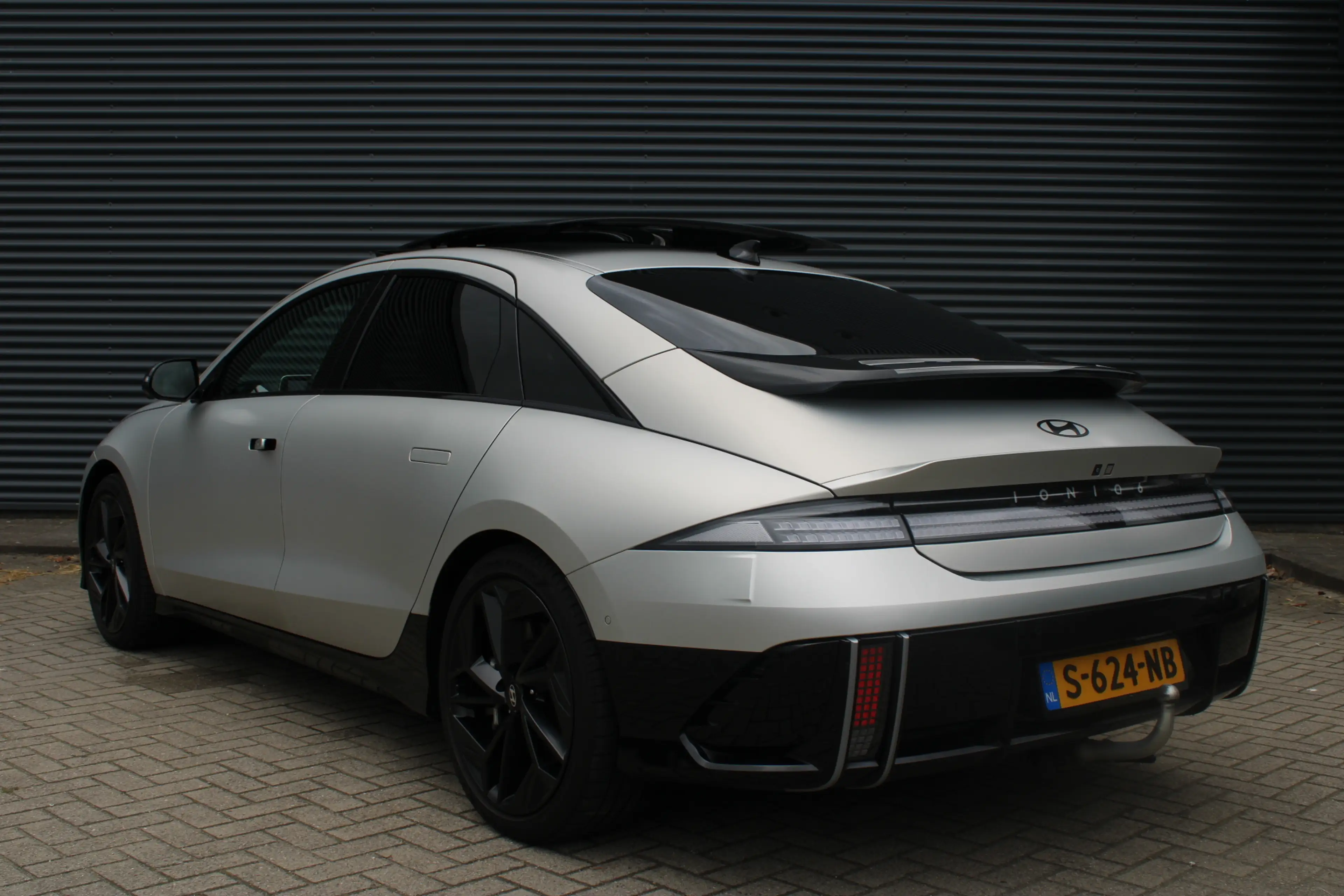 Hyundai IONIQ 6 First Edition AWD 77.4 kWh 325PK Panoramdak Trekha — photo 3