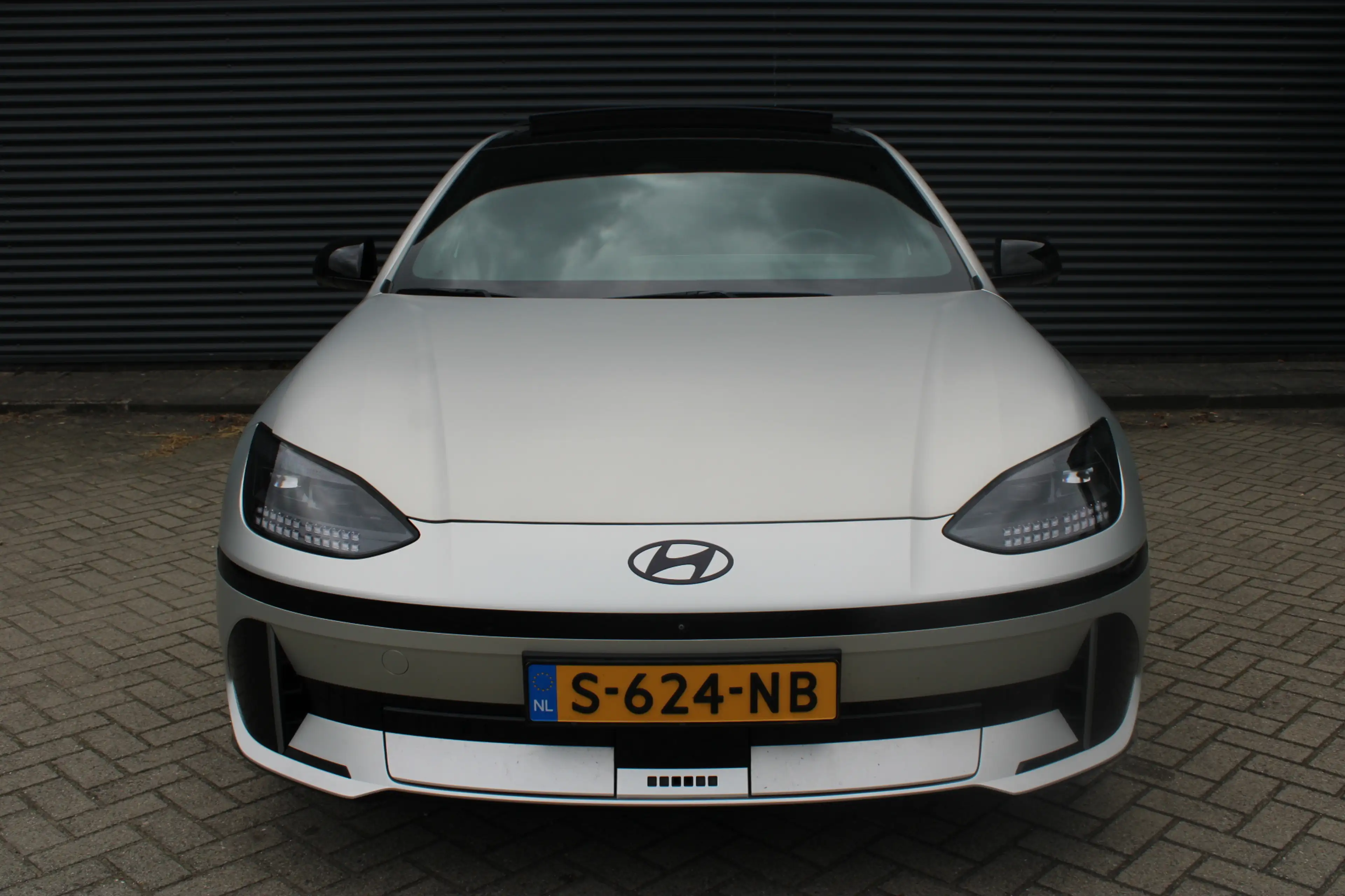 Hyundai IONIQ 6 First Edition AWD 77.4 kWh 325PK Panoramdak Trekha — photo 8