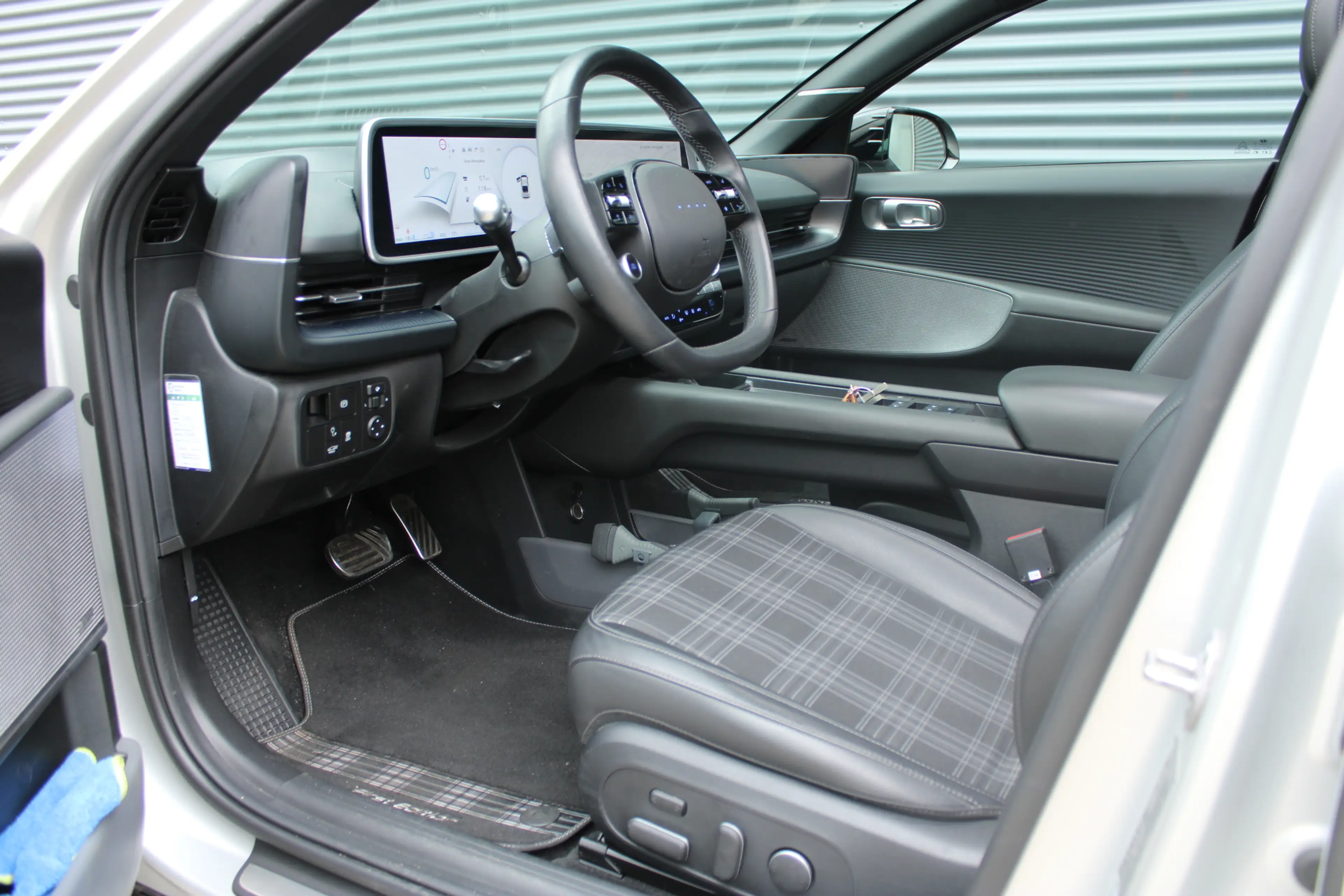 Hyundai IONIQ 6 First Edition AWD 77.4 kWh 325PK Panoramdak Trekha — photo 9