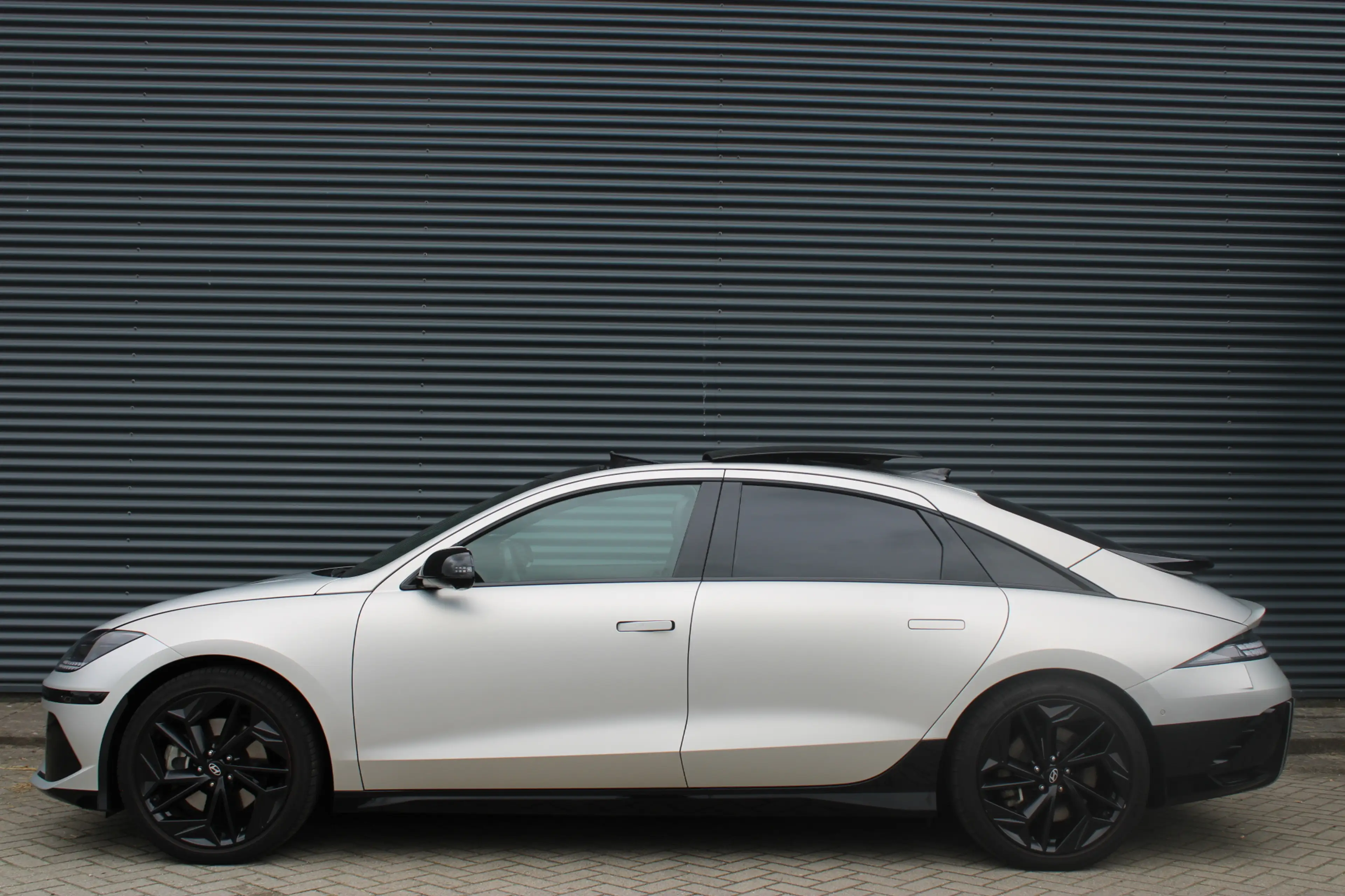 Hyundai IONIQ 6 First Edition AWD 77.4 kWh 325PK Panoramdak Trekha — photo 2