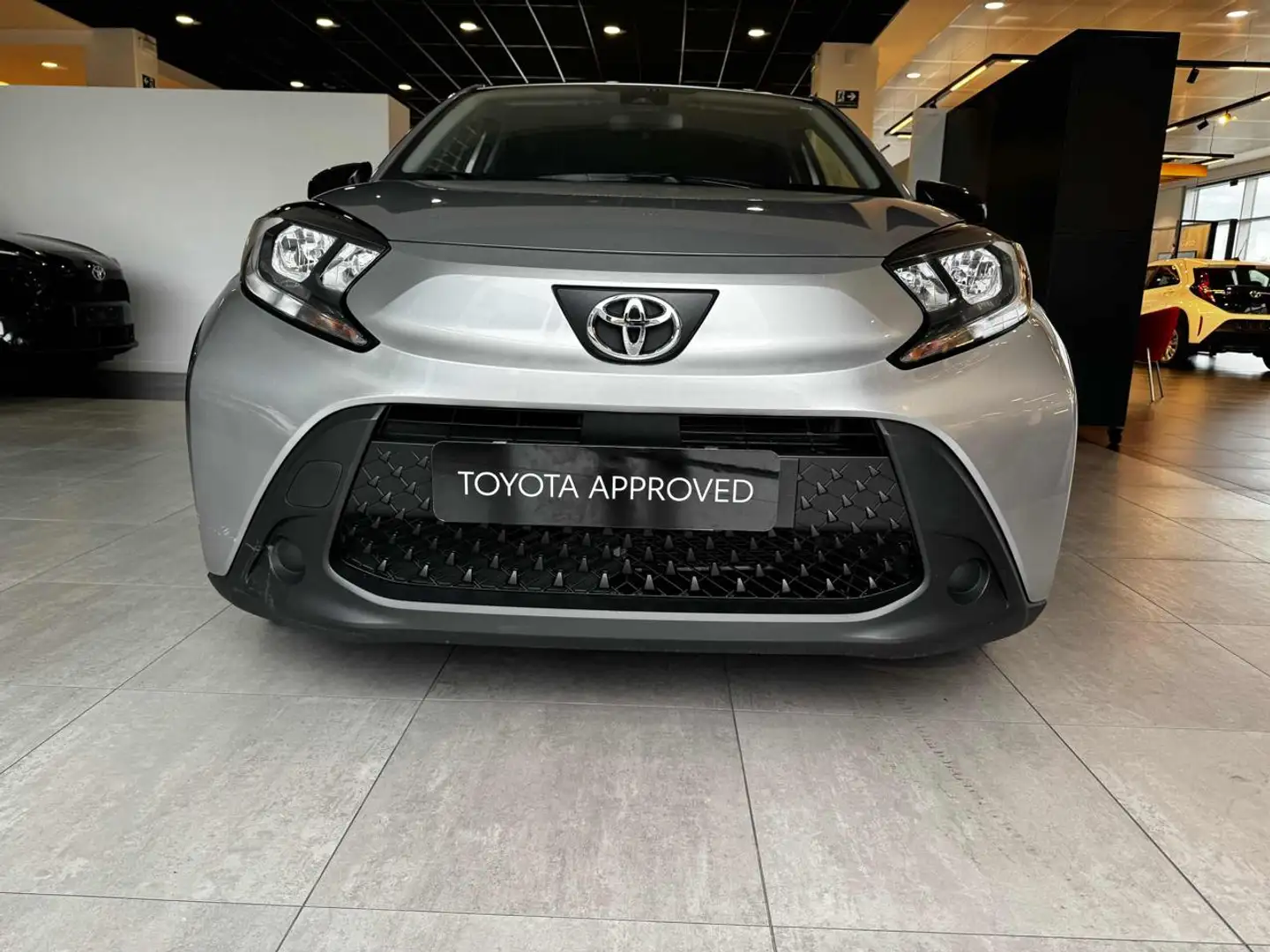 Toyota Aygo X 1.0 VVT-i 72 CV 5 porte Active Argento - 2