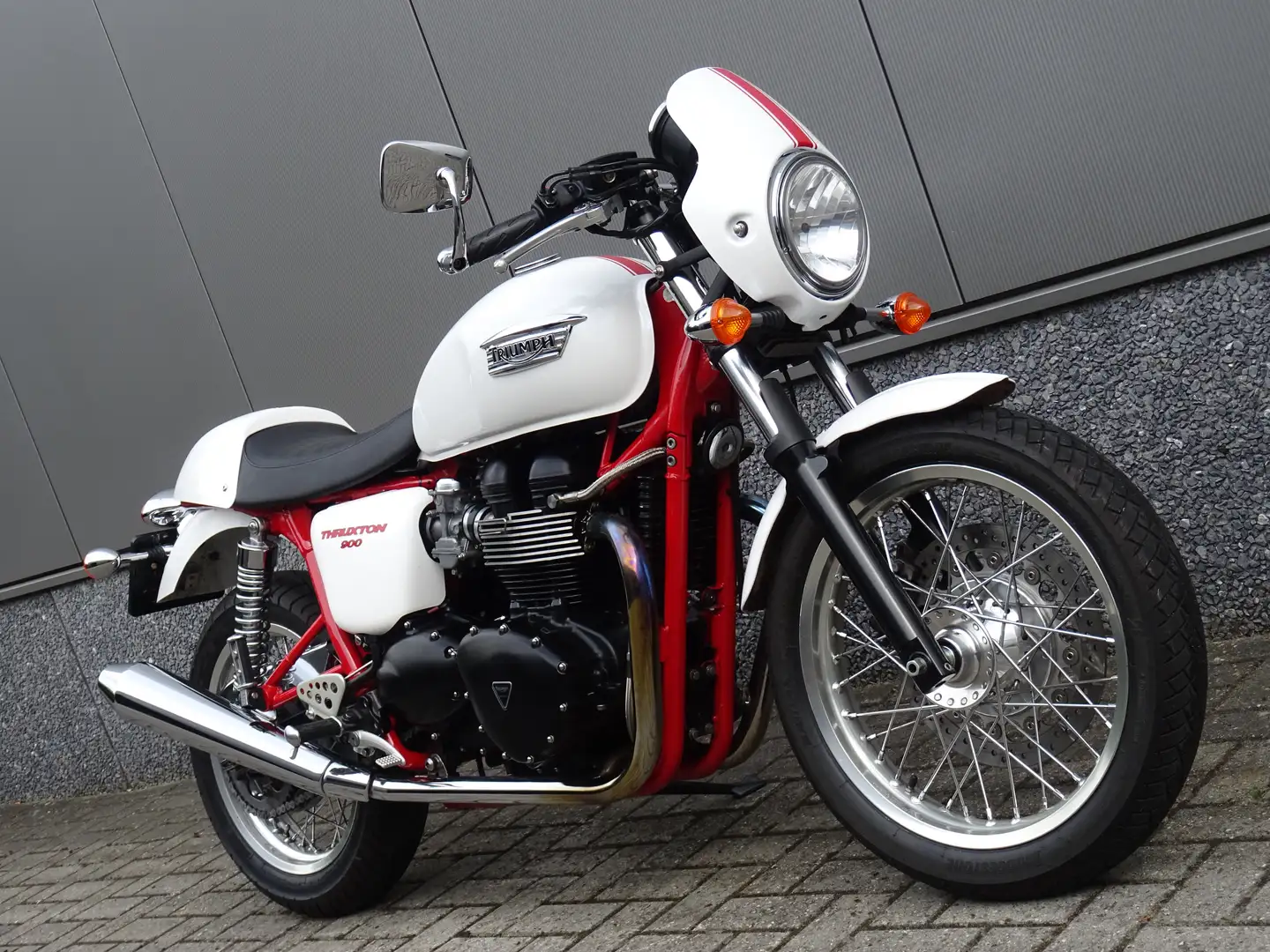 Triumph Thruxton 900 Rood - 2