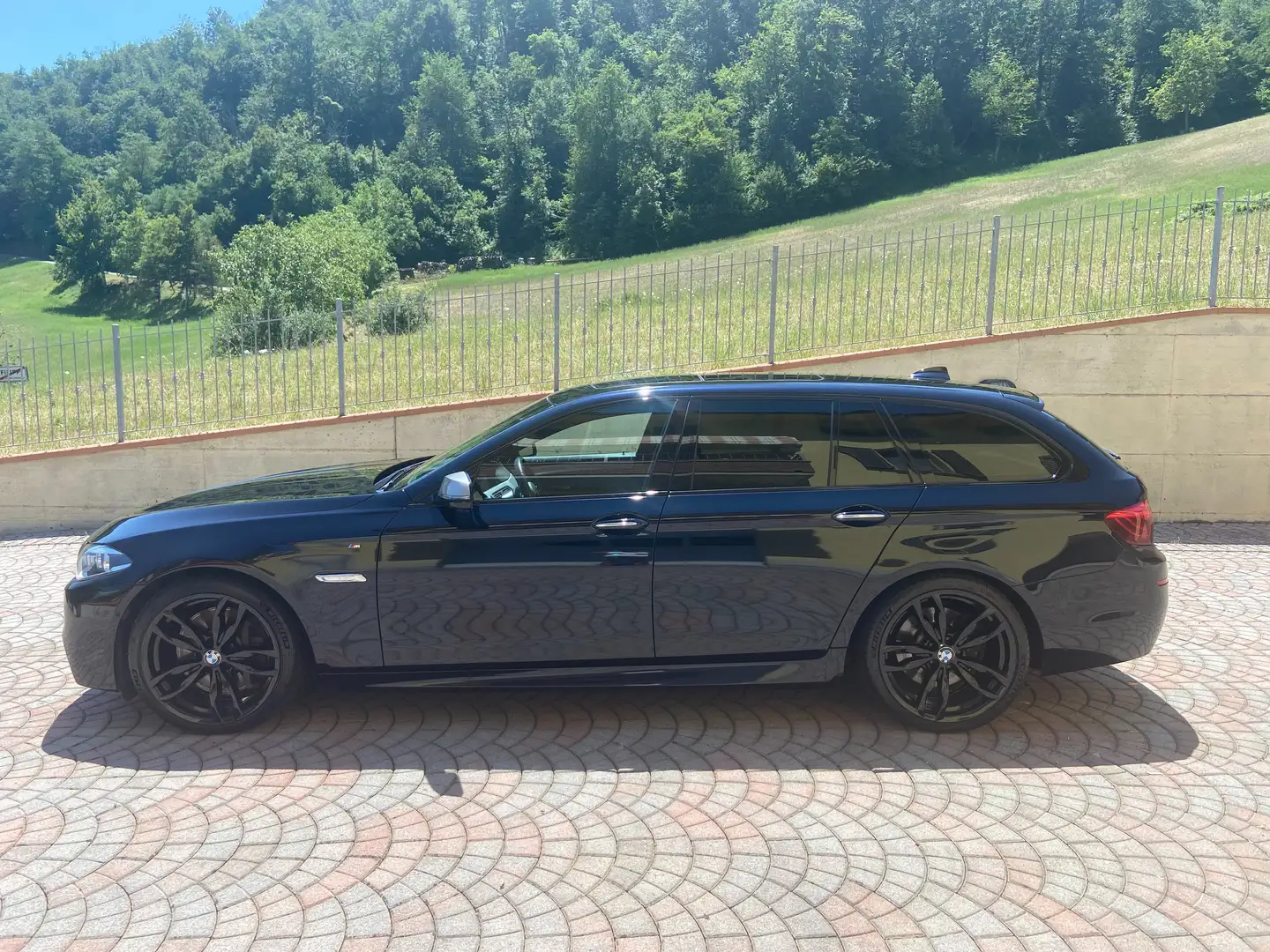 BMW 550 M 550d Touring F11 Xdrive my16 Blu/Azzurro - 2