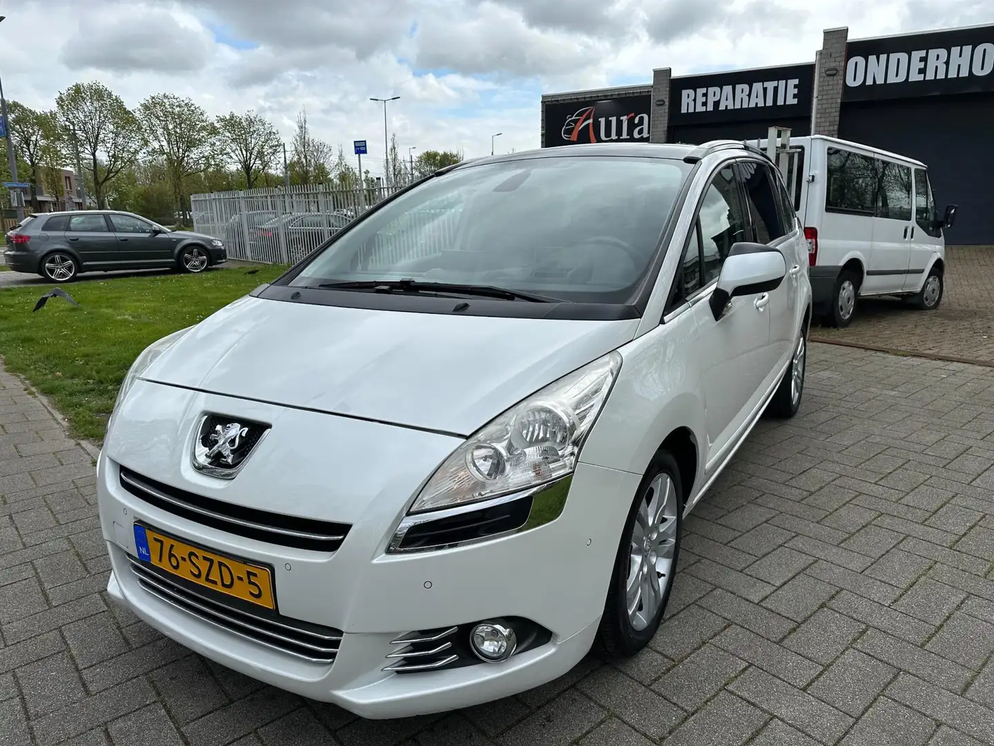 Peugeot 5008 1.6 THP Blue Lease Executive 7p. Blanc - 1