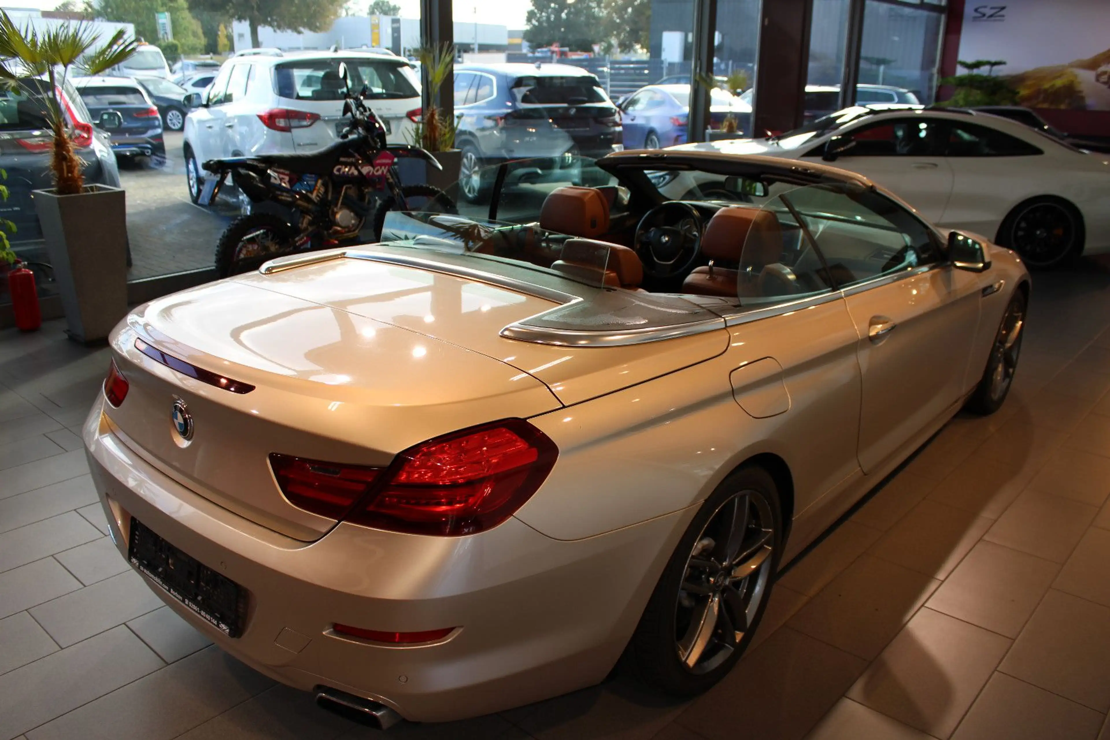 BMW 650 i Cabrio Head-Up Kamera PDC Leder Navi — photo 10