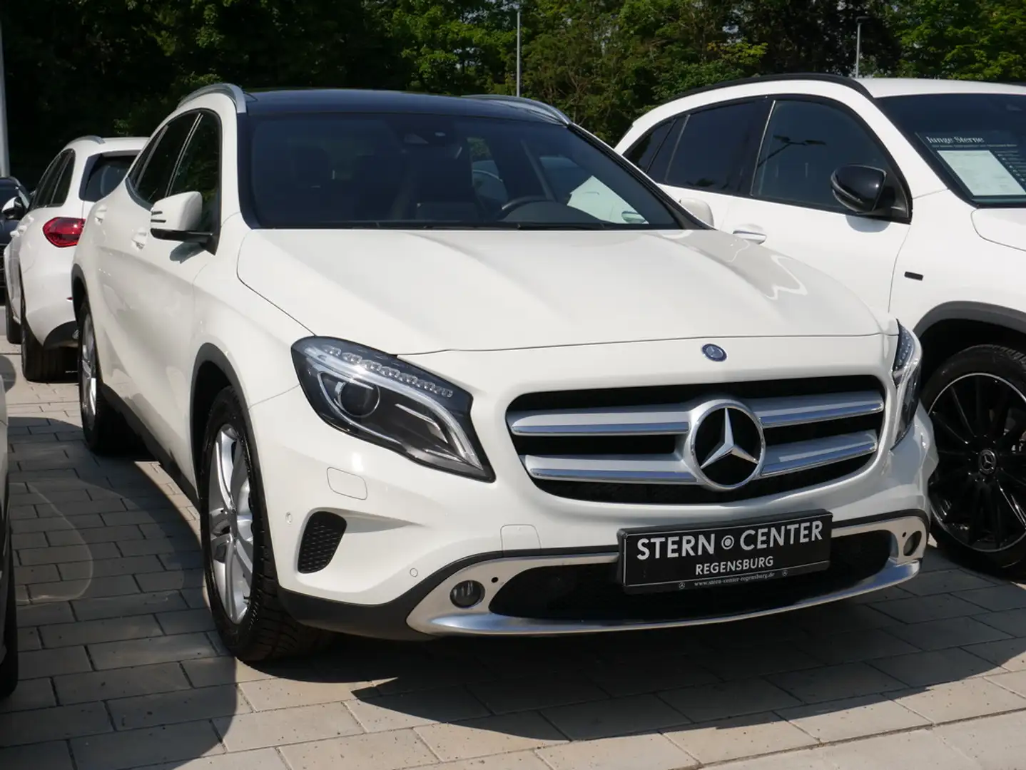 Mercedes-Benz GLA 250 Urban 4Matic Xenon Pano AHK Navi AUT Blanc - 2