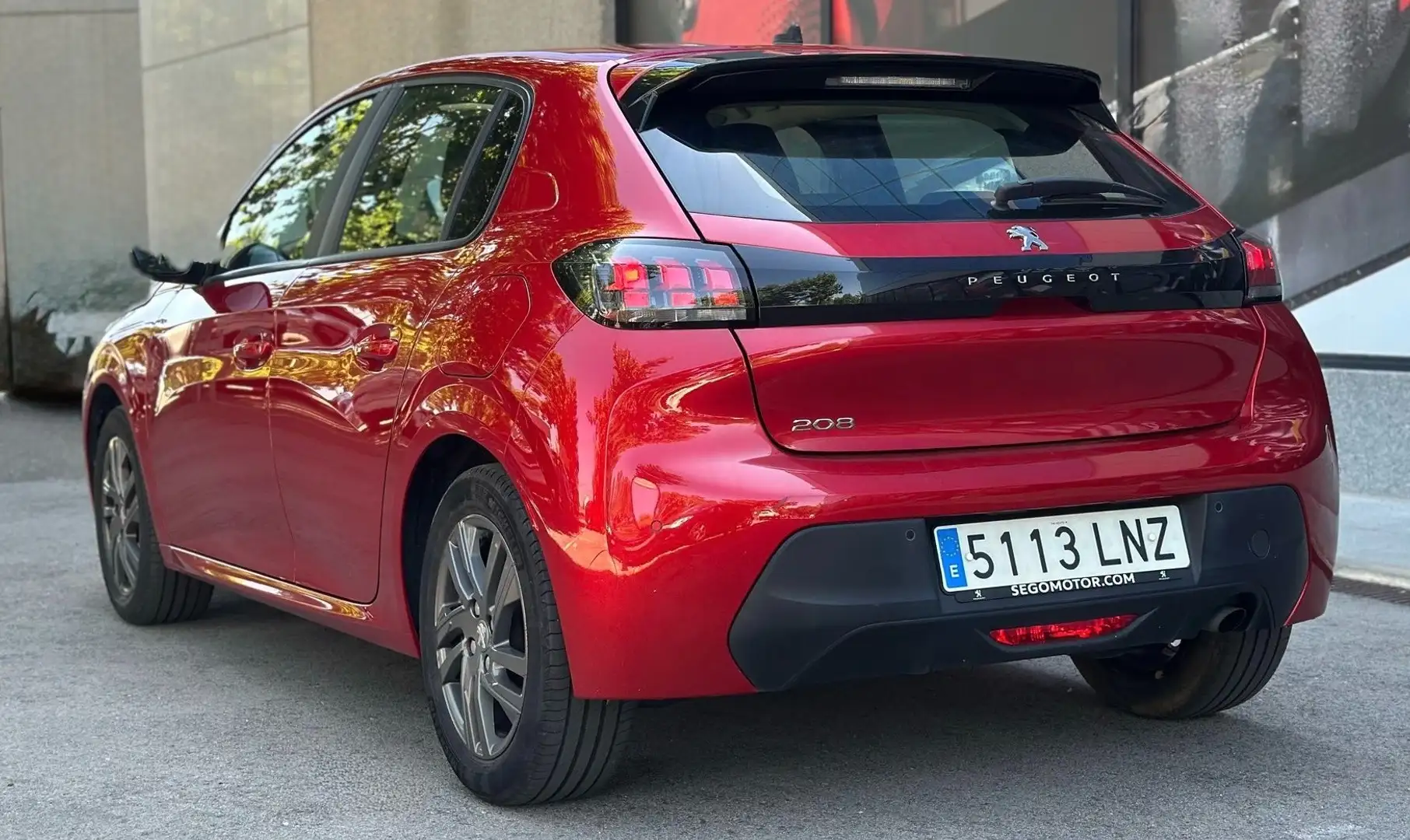 Peugeot 208 1.2 Puretech S&S Active Pack 75 Rojo - 1