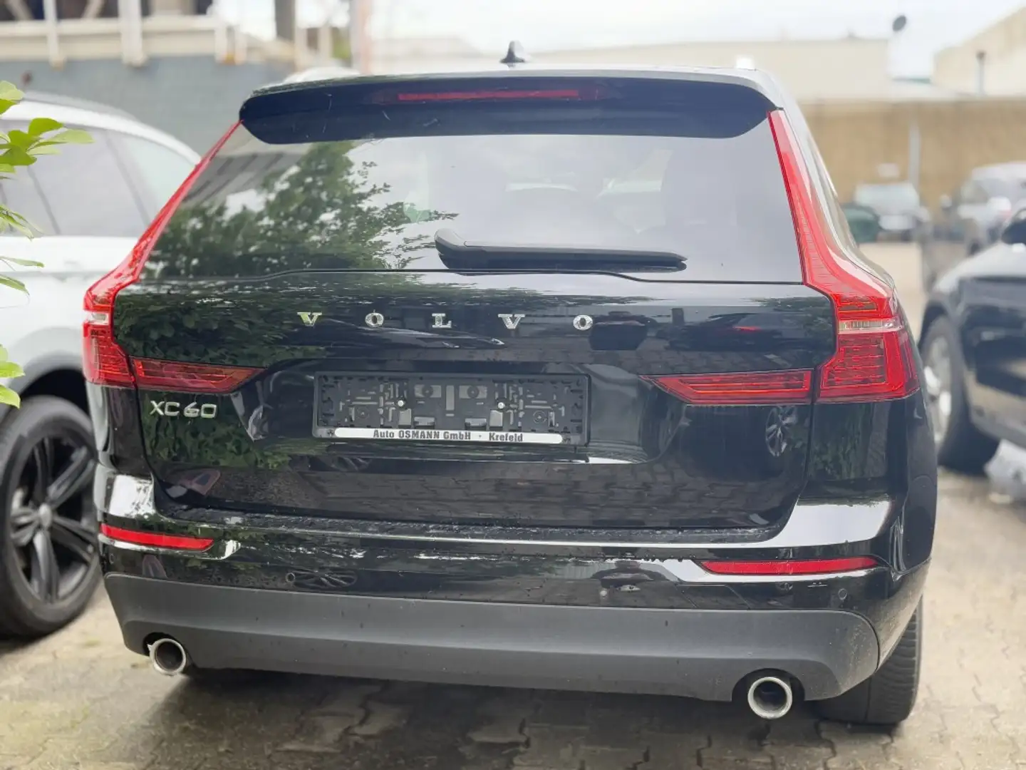 Volvo XC60 B4 D Geartronic Momentum Pro   PANO   RFK Schwarz - 2