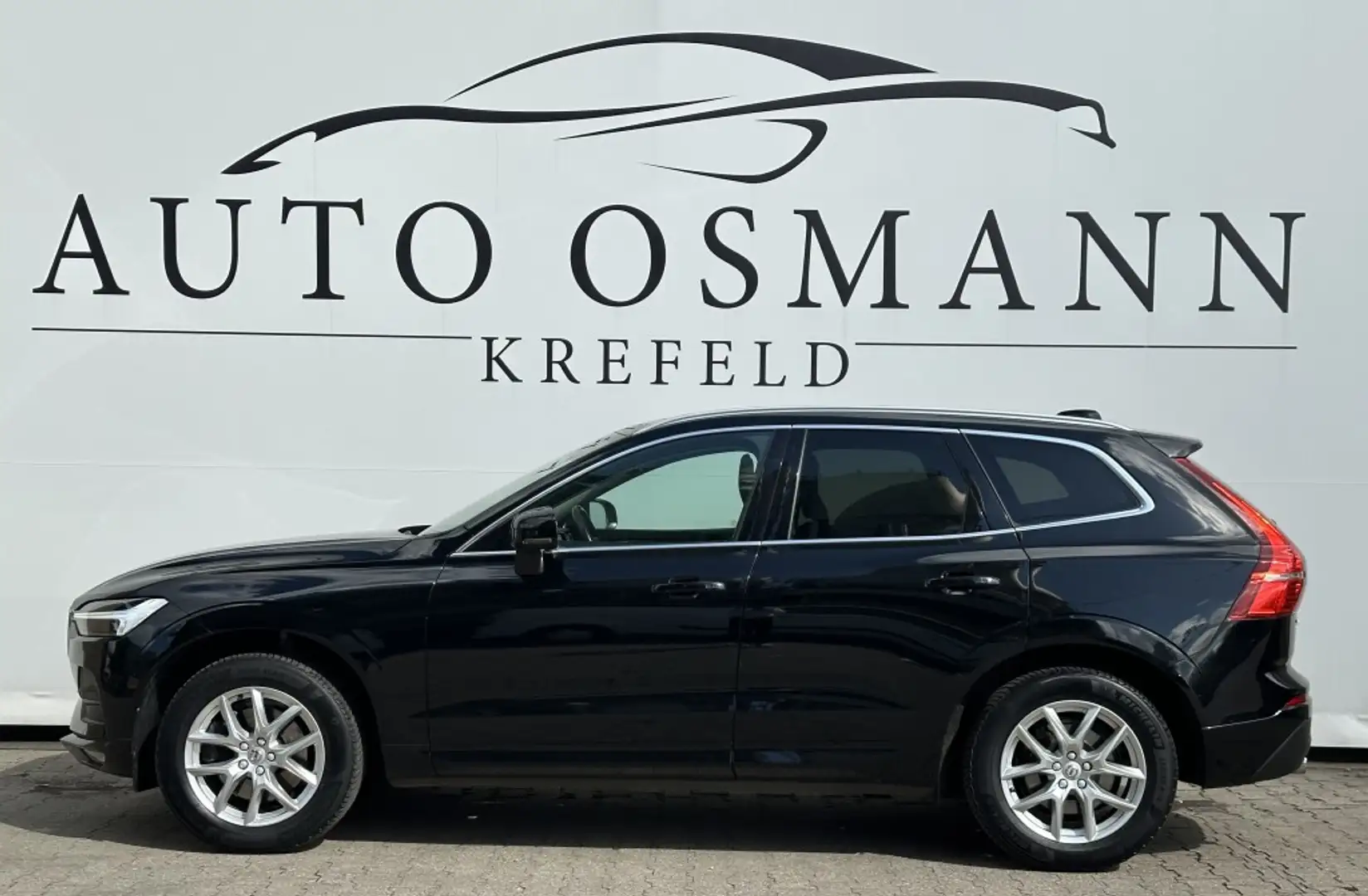 Volvo XC60 B4 D Geartronic Momentum Pro   PANO   RFK Czarny - 2