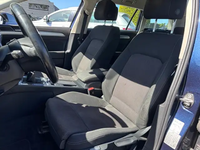 Volkswagen Passat view 11