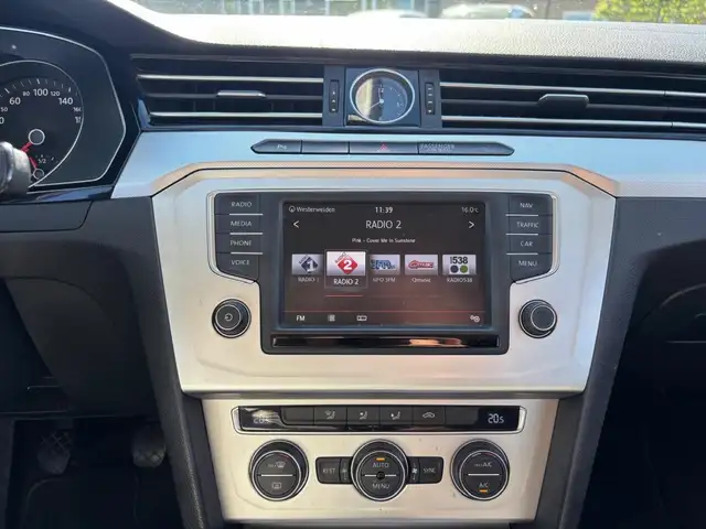 Volkswagen Passat view 13