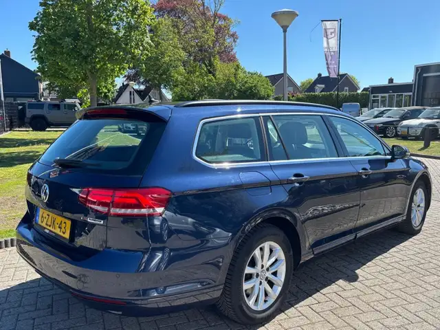 Volkswagen Passat view 5